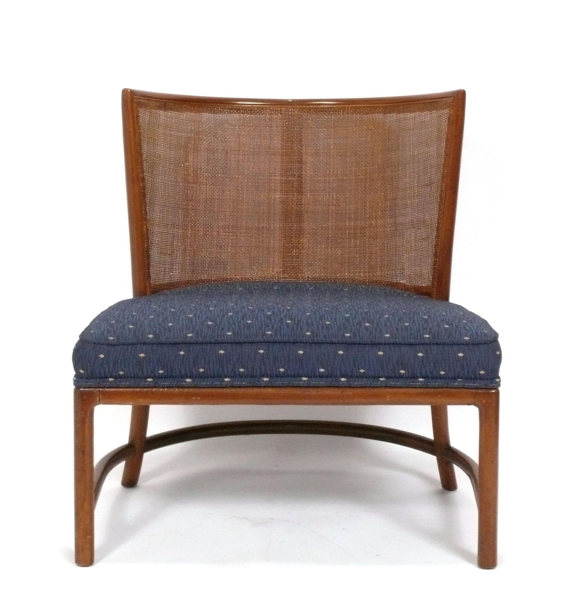 Pareja de curvilíneas sillas de salón tipo pantuflas con caña, diseñadas por John Lubberts y Lambert Mulder para Tomlinson, Estados Unidos, hacia la década de 1960. Actualmente se están retapizando y retapizando y se pueden completar en tu tela. El