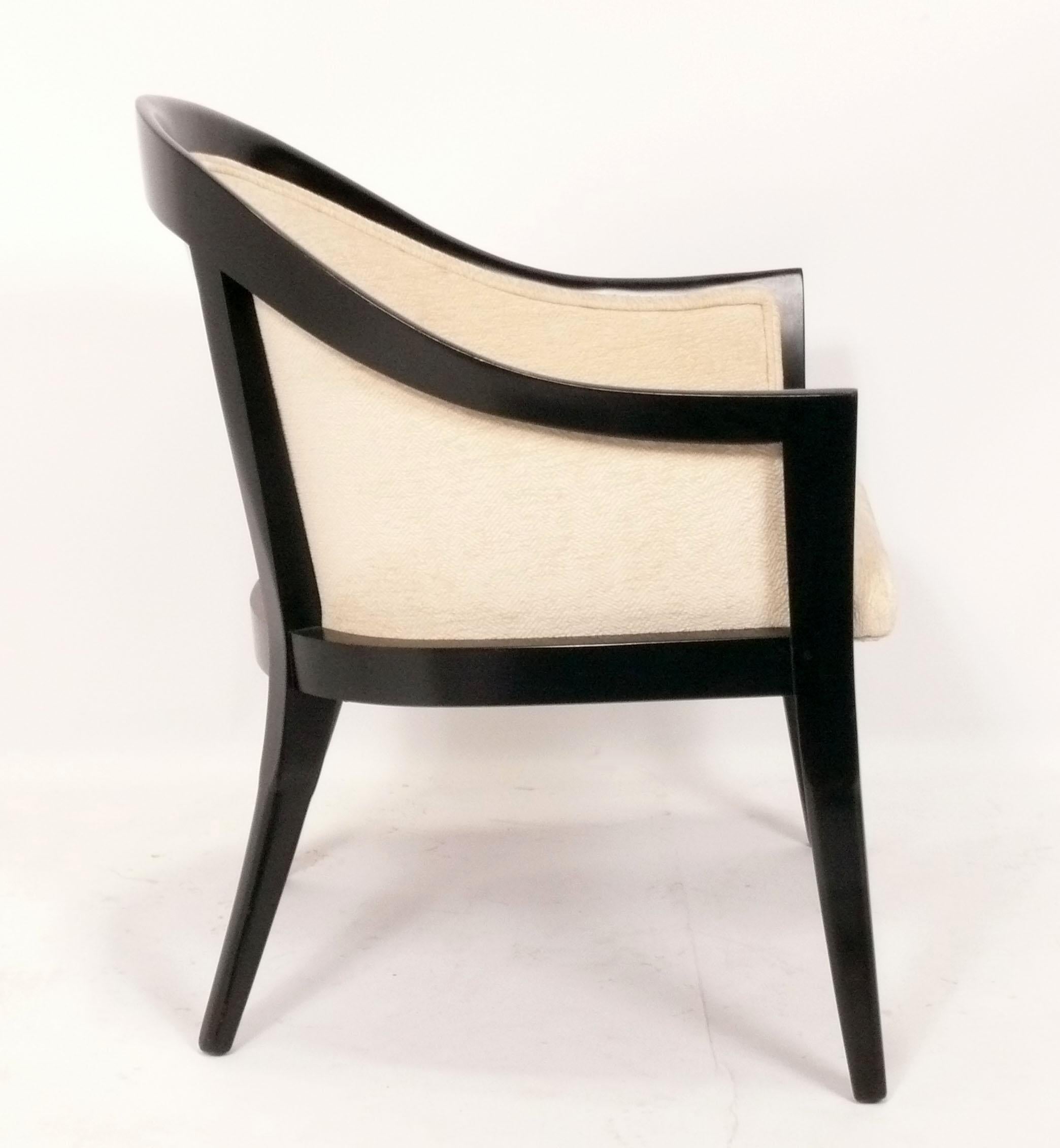 Coppia di sedie da salotto moderne e sinuose, disegnate da Harvey Probber, americano, anni '60 circa. Attualmente sono in fase di rifinitura e tappezzeria e possono essere rifinite con un colore a tua scelta e completate con il tuo tessuto. Il