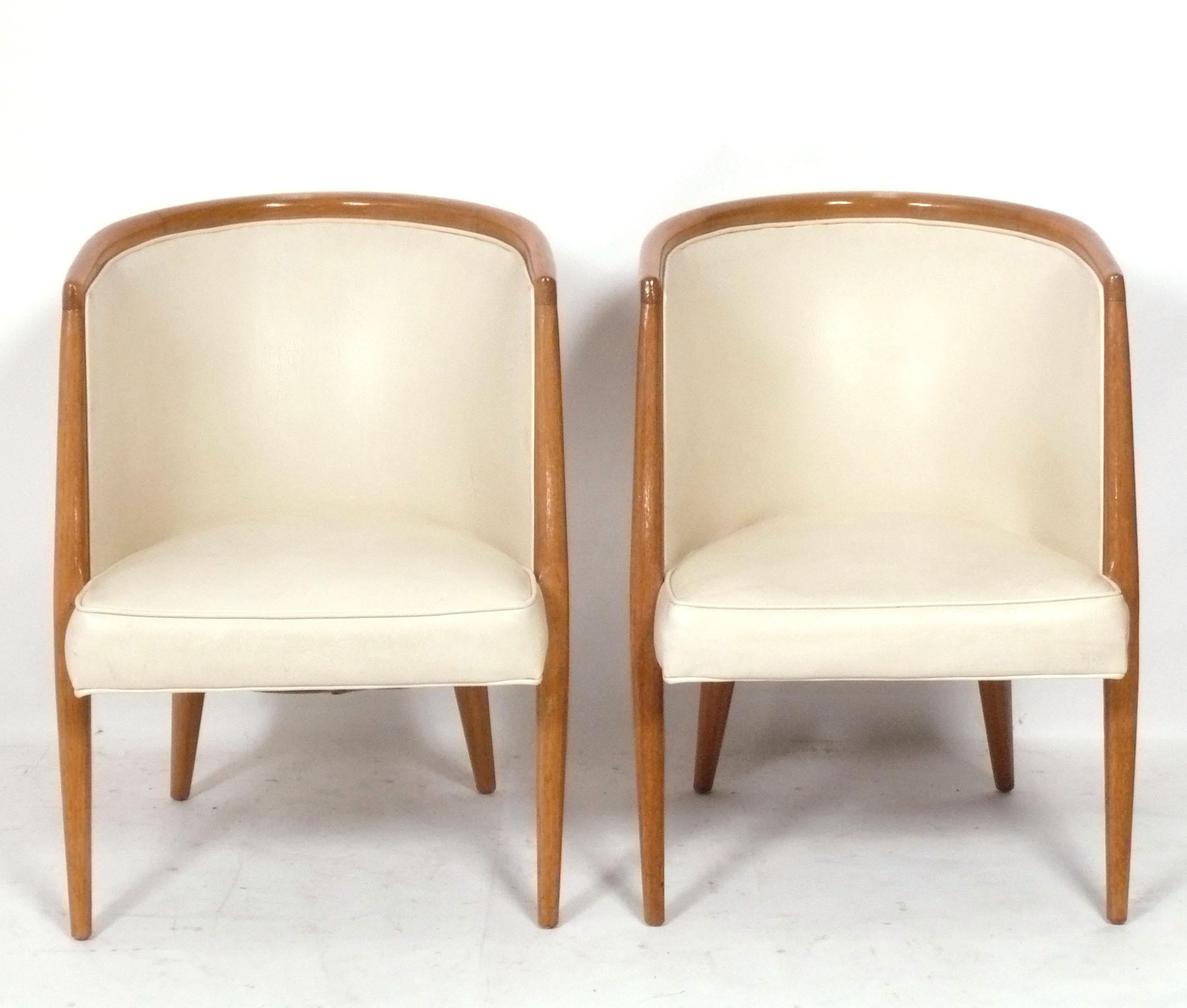 Art déco Paire de chaises longues curvilignes en Oak du milieu du siècle dernier en vente