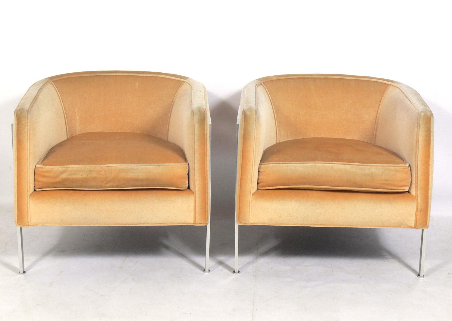Mid-Century Modern Pair of Curvaceous Tub Chairs by Harvey Probber