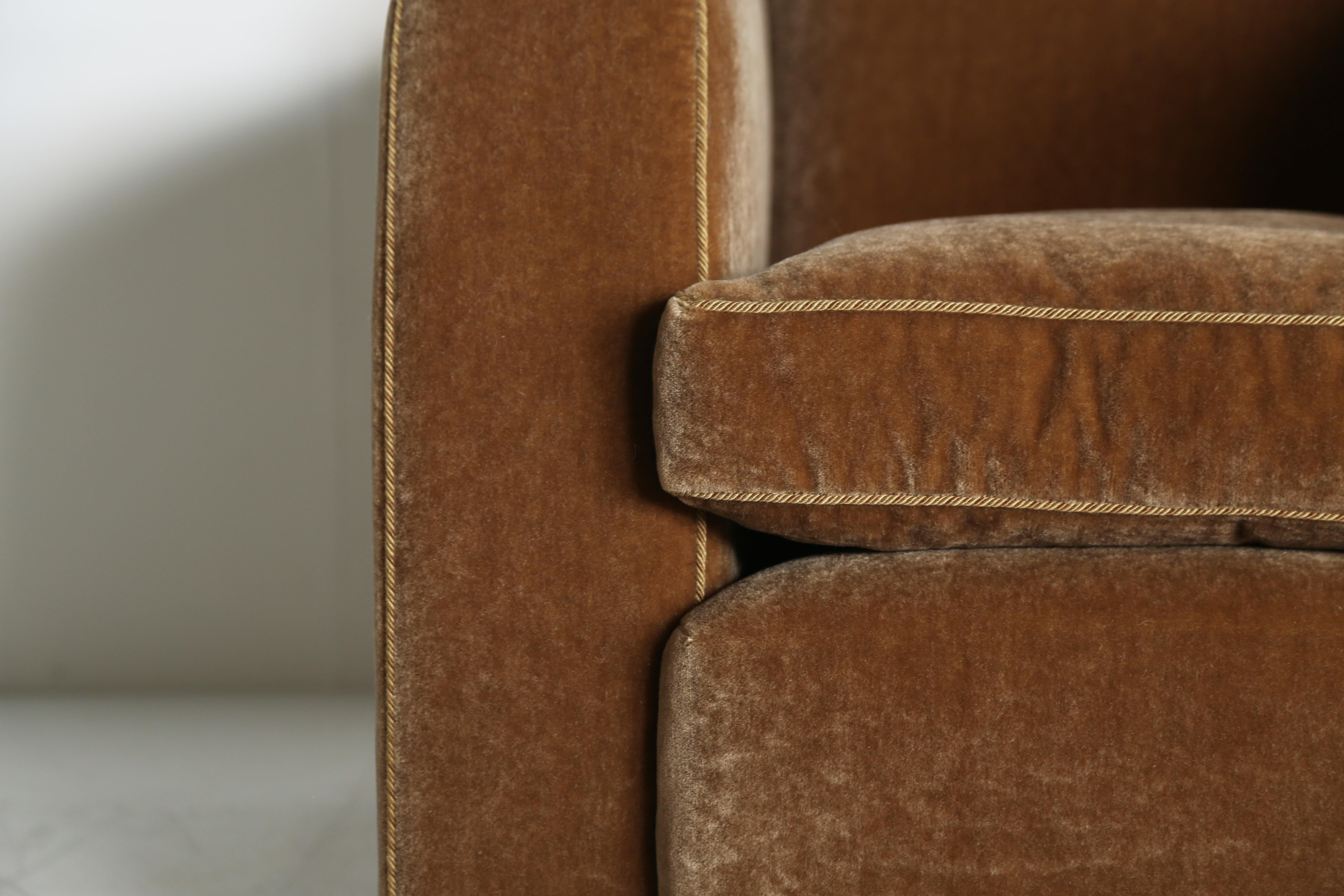 Pair of Curved Arm Club Chairs, Upholstered in Pure Mohair en vente 12