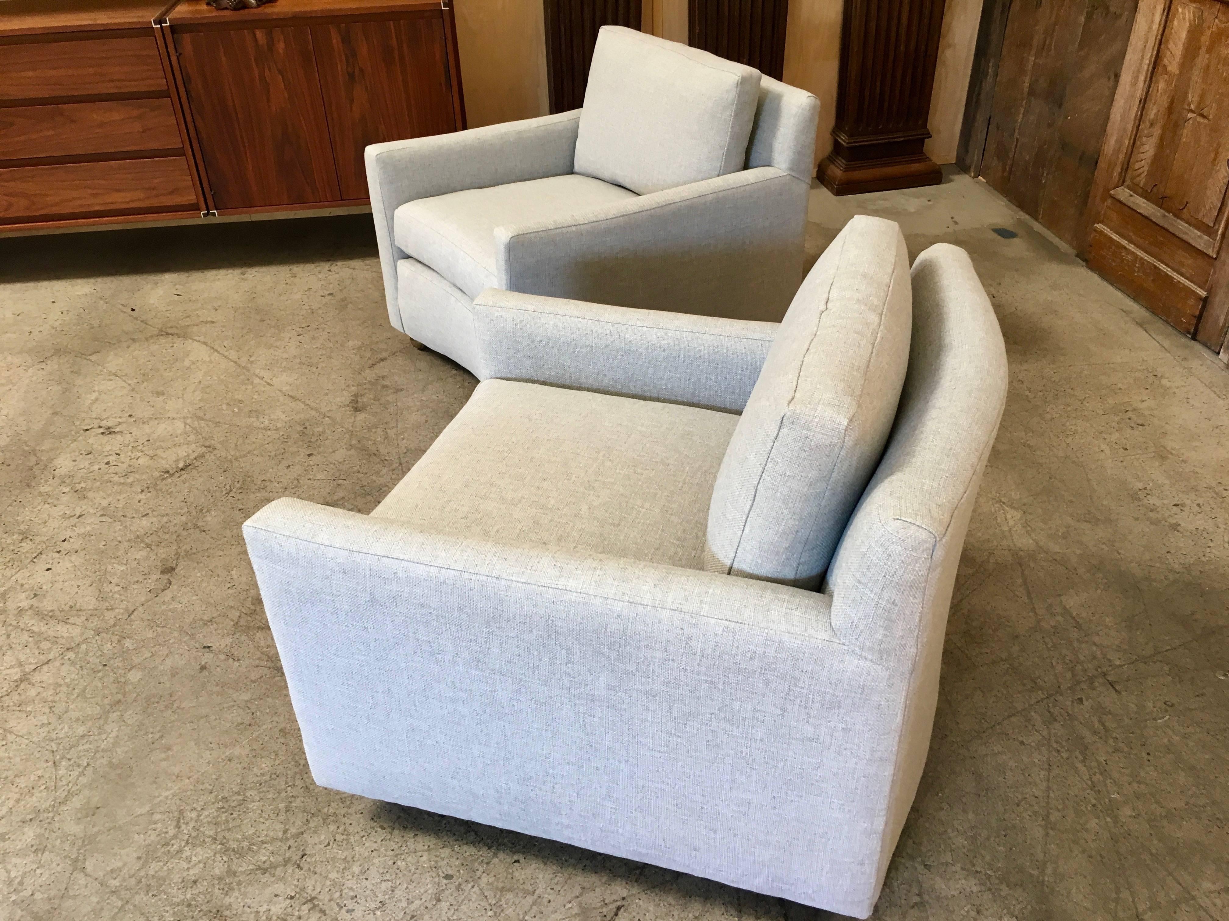 Pair of Curved Back 1950s Lounge Chairs on Casters In Excellent Condition In Denton, TX