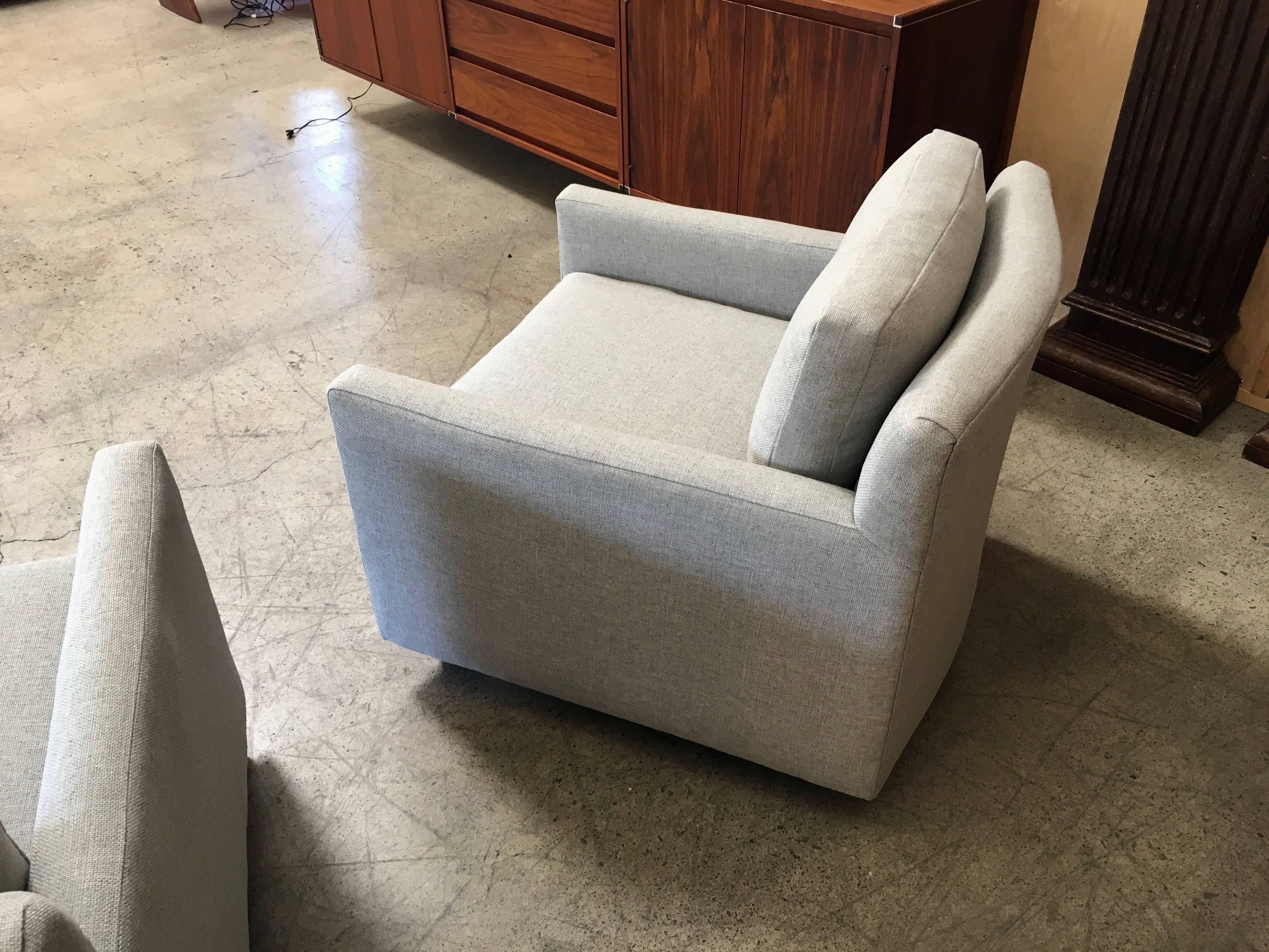 Pair of Curved Back 1950s Lounge Chairs on Casters 1