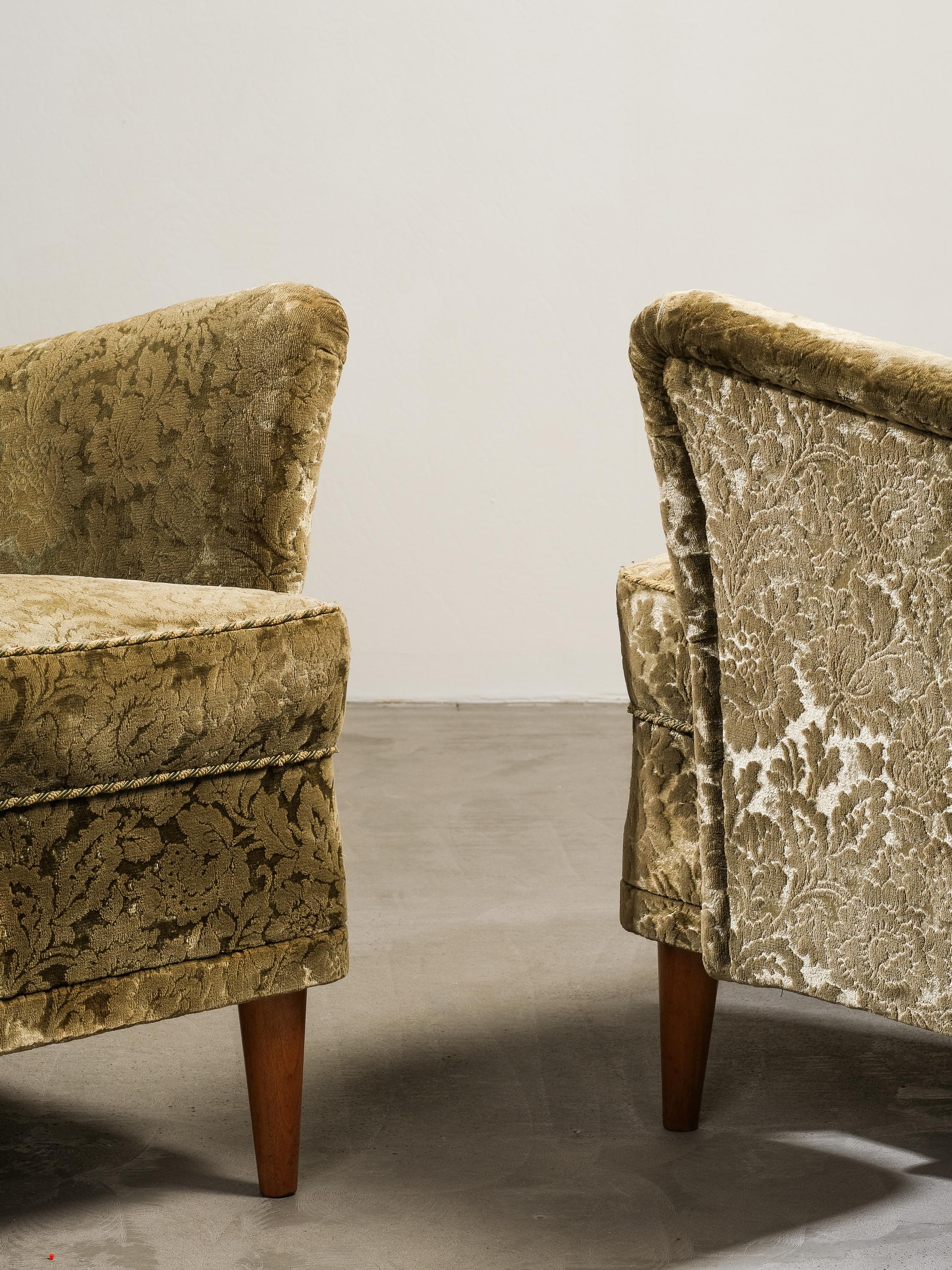 Paar finnische Loungesessel mit gebogener Rückenlehne, 1950er Jahre im Zustand „Relativ gut“ im Angebot in Karis, Nyland