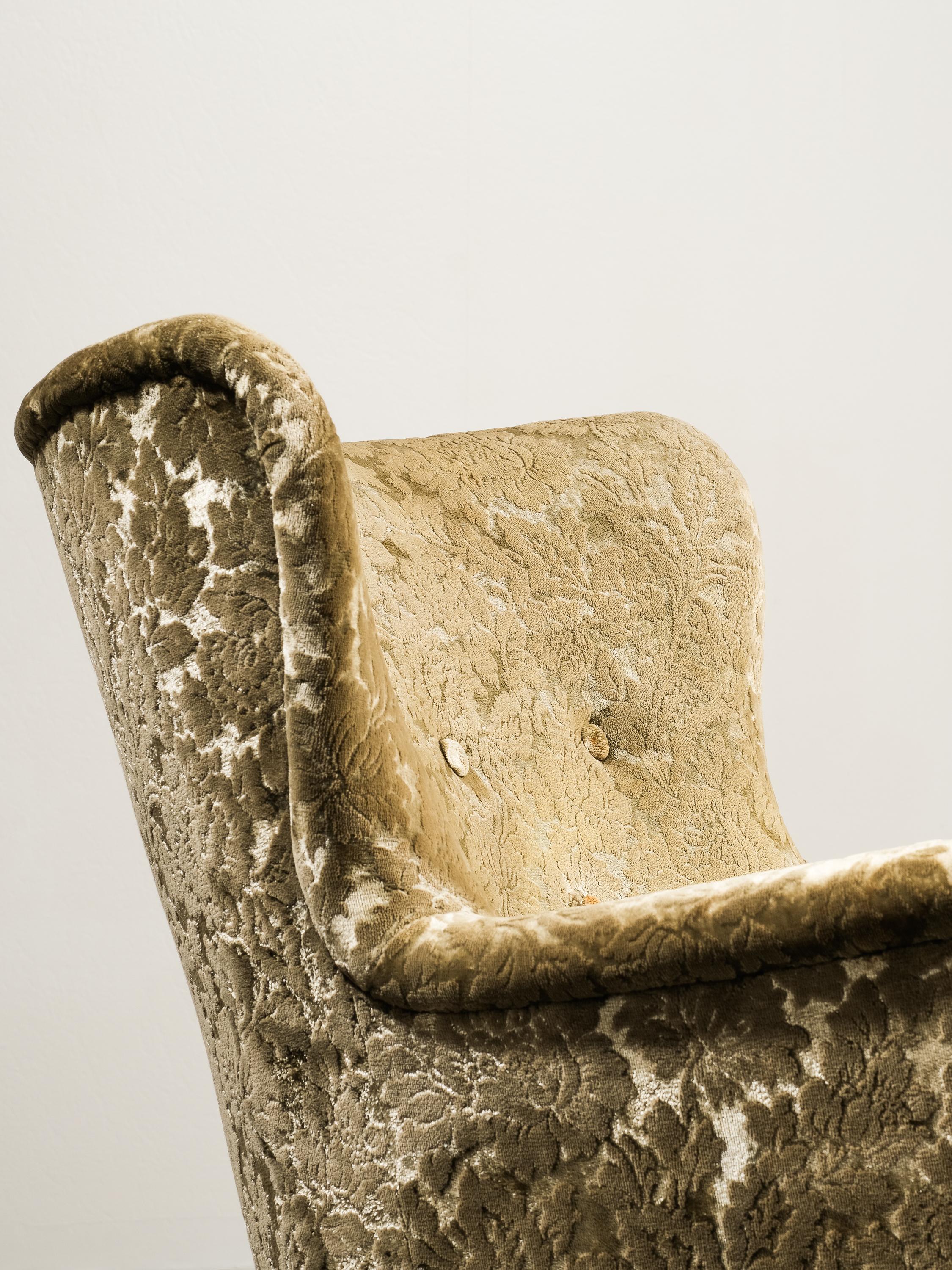 Paar finnische Loungesessel mit gebogener Rückenlehne, 1950er Jahre (Stoff) im Angebot