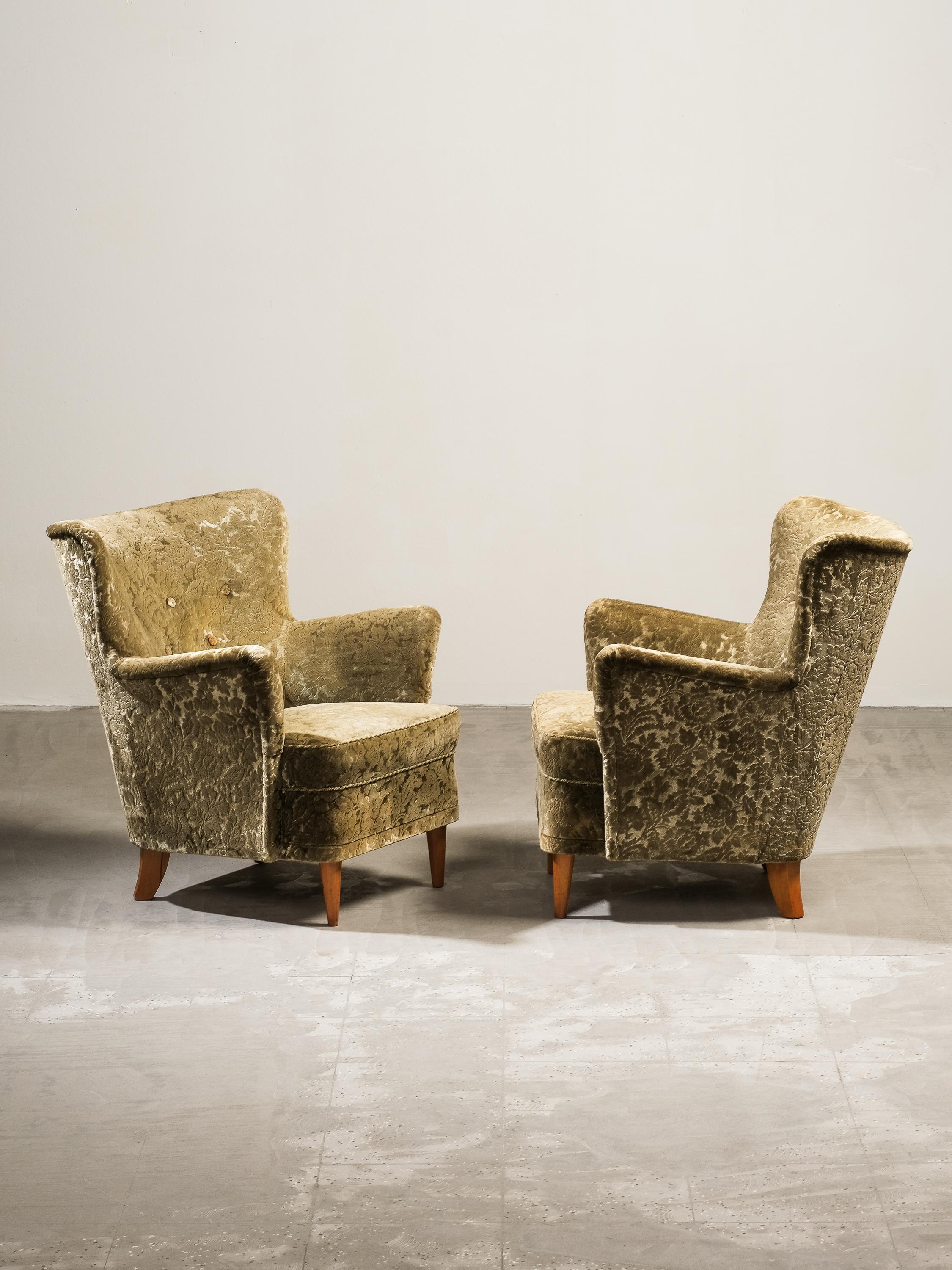 Paar finnische Loungesessel mit gebogener Rückenlehne, 1950er Jahre im Angebot 2