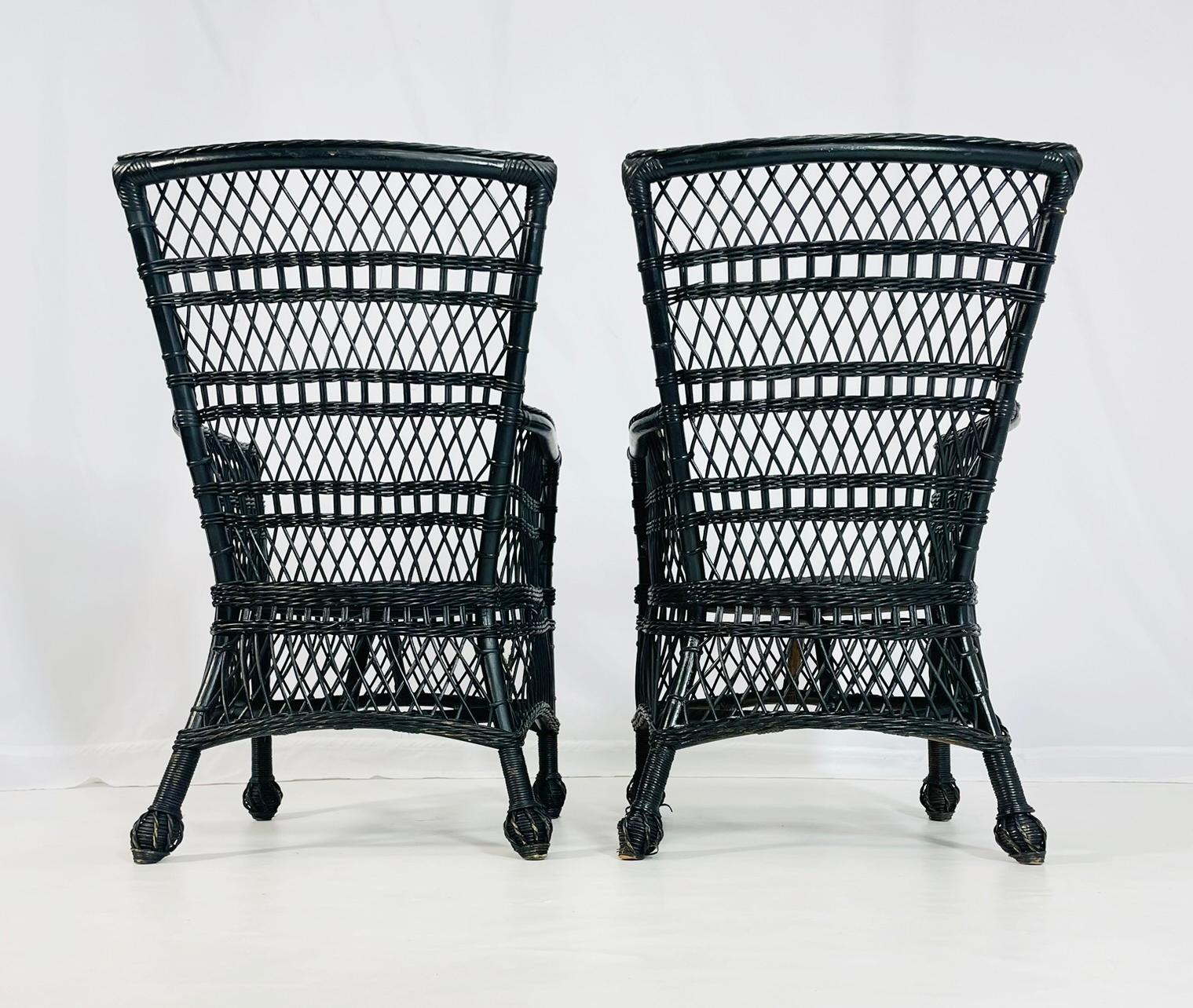 Pareja de Sillas de Mimbre para Patio con Respaldo Curvo finales del siglo XX en venta