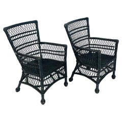 Paire de chaises de patio en osier à dossier incurvé