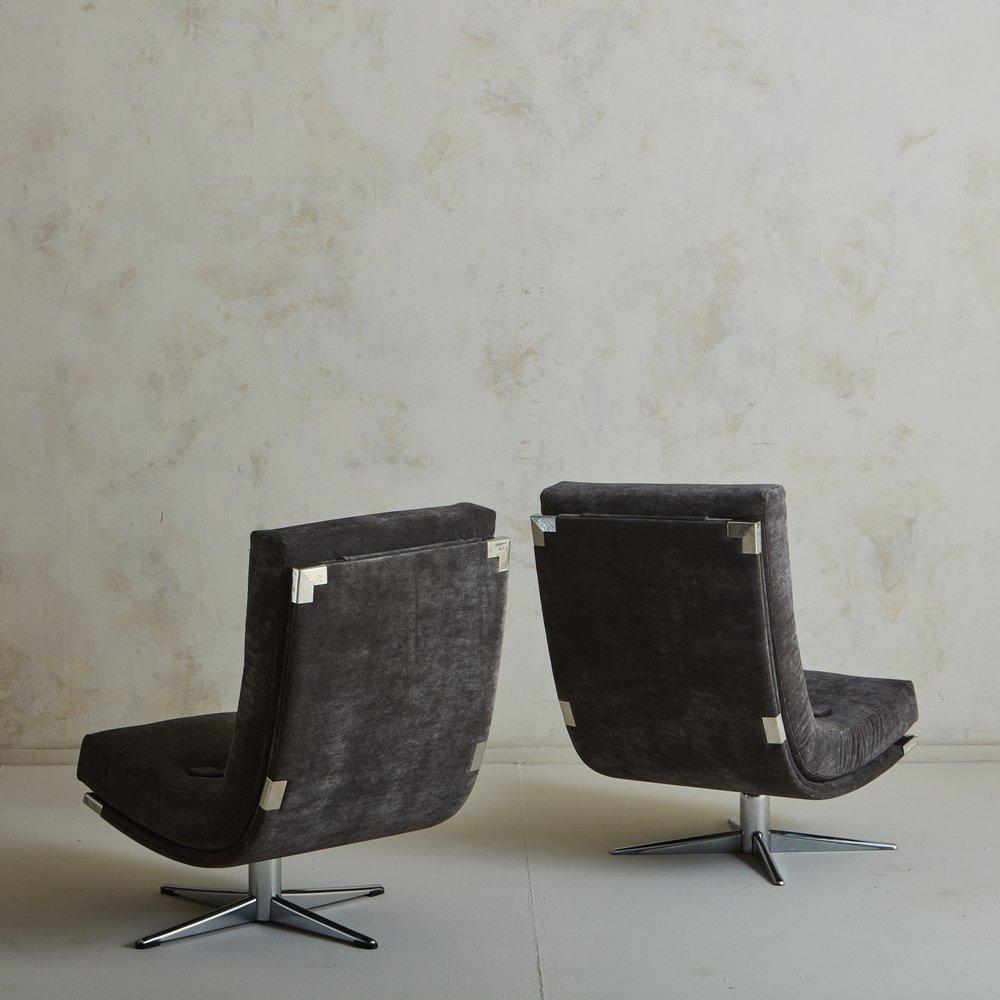 Pair of Curved Chrome Swivel Chairs in Gray Velvet, France, 1960s In Excellent Condition In Chicago, IL