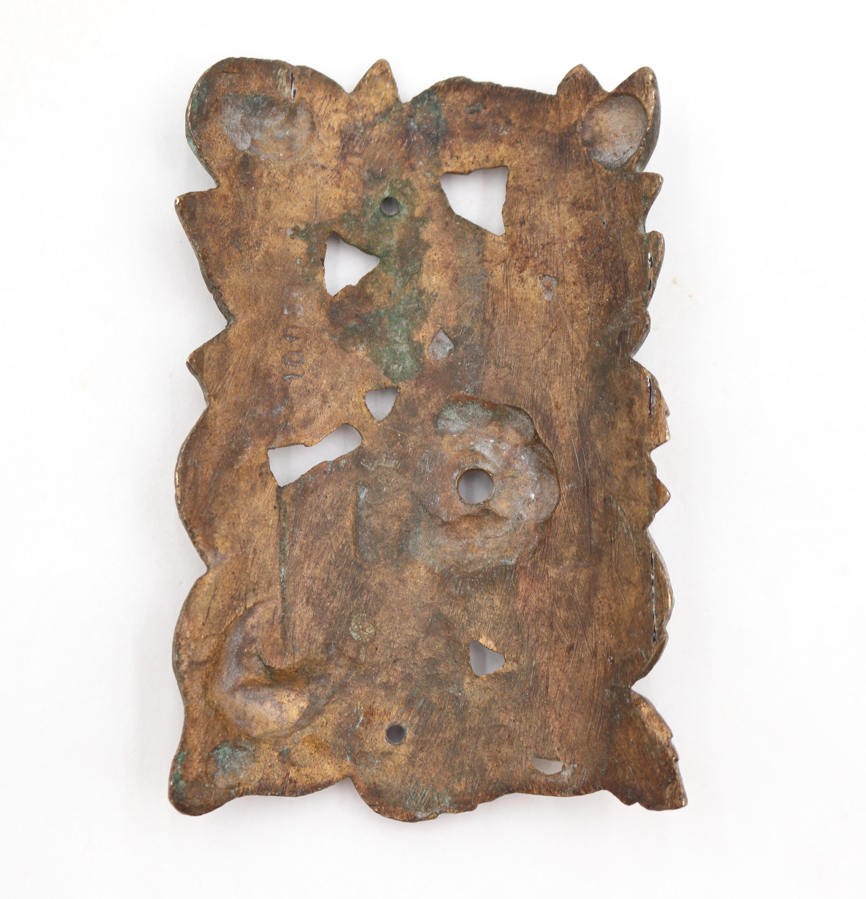 Pair of Curved Floral Bronze Appliques In Good Condition For Sale In New York, NY
