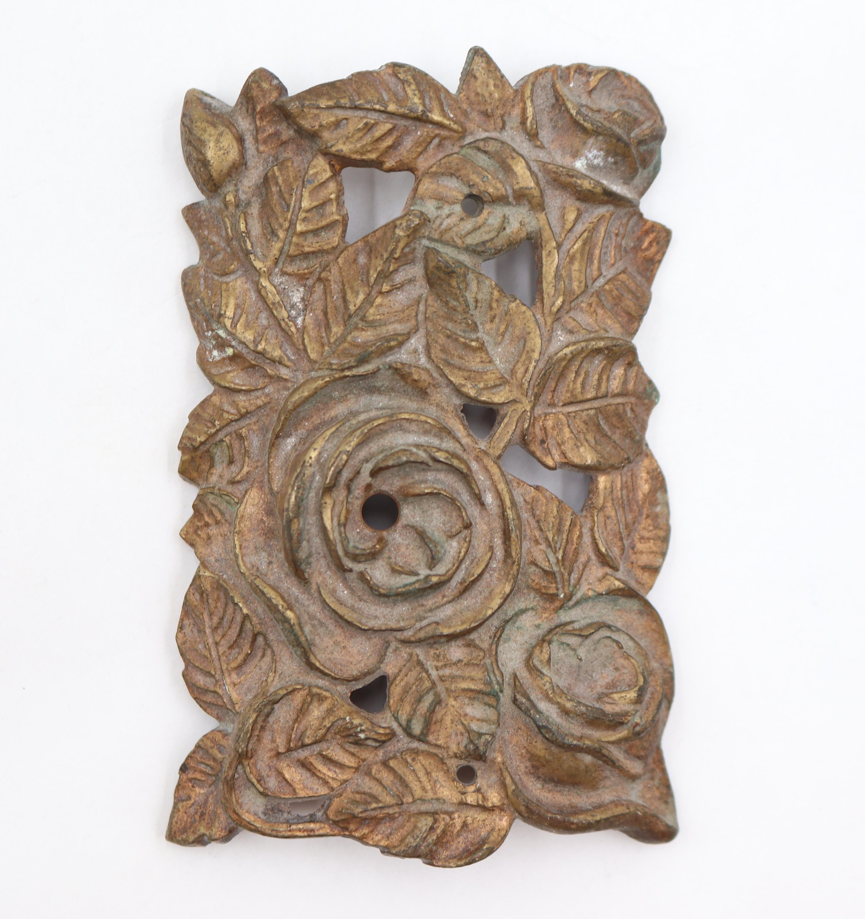 20th Century Pair of Curved Floral Bronze Appliques For Sale