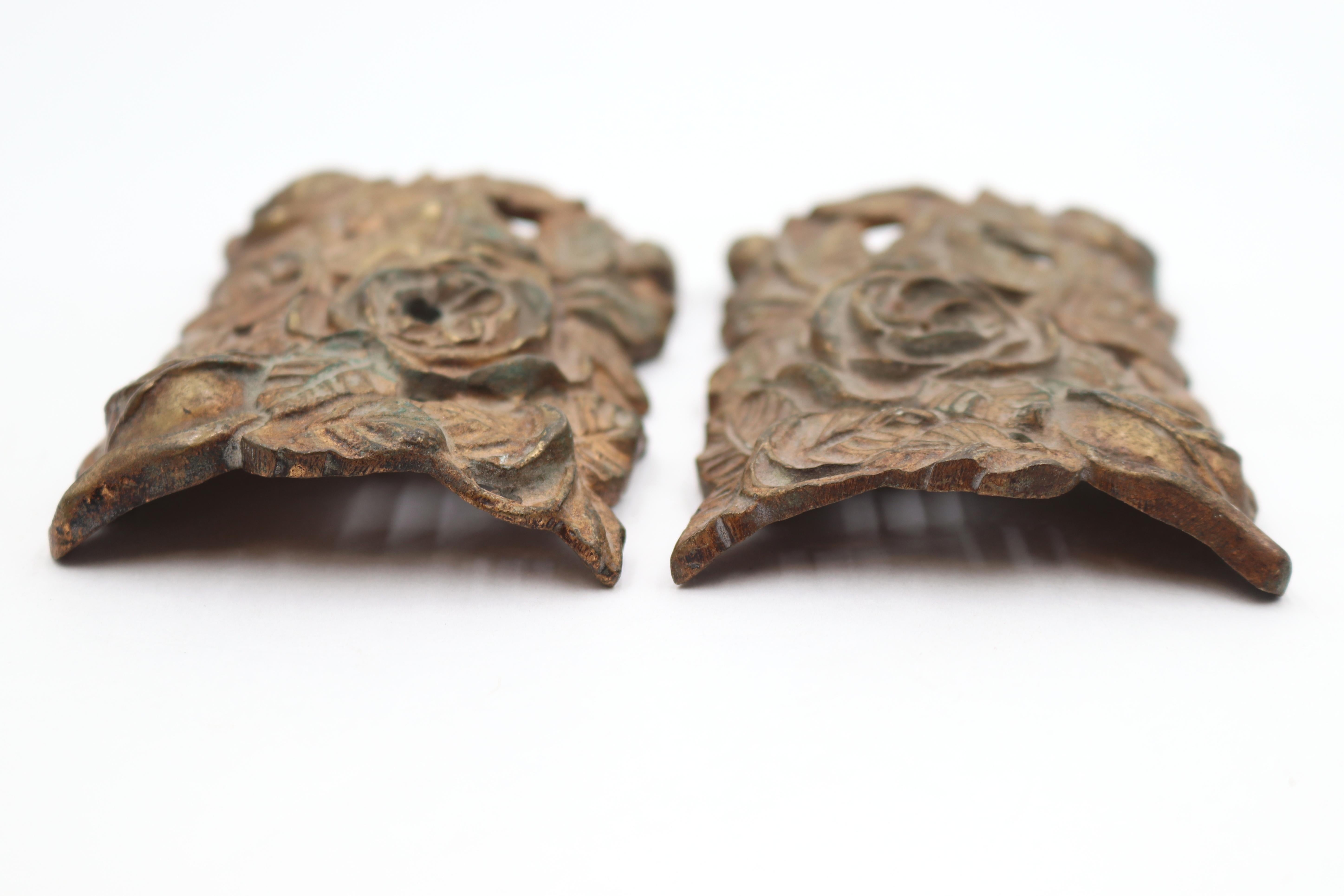 Pair of Curved Floral Bronze Appliques For Sale 1