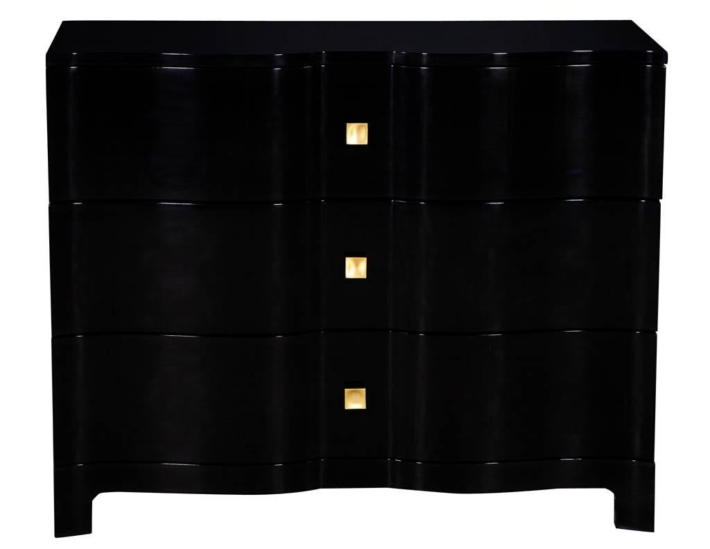 Pair of Curved Front Black Lacquered Chests Night Tables In Excellent Condition In North York, ON
