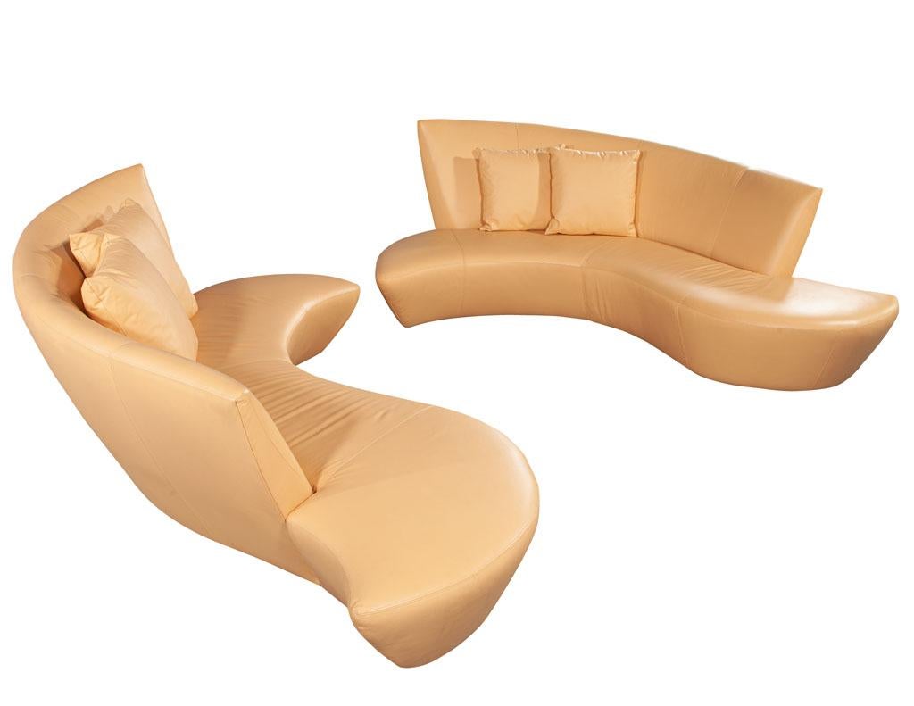 Pair of Curved Leather Mid-Century Modern Sofas by Weiman In Good Condition In North York, ON