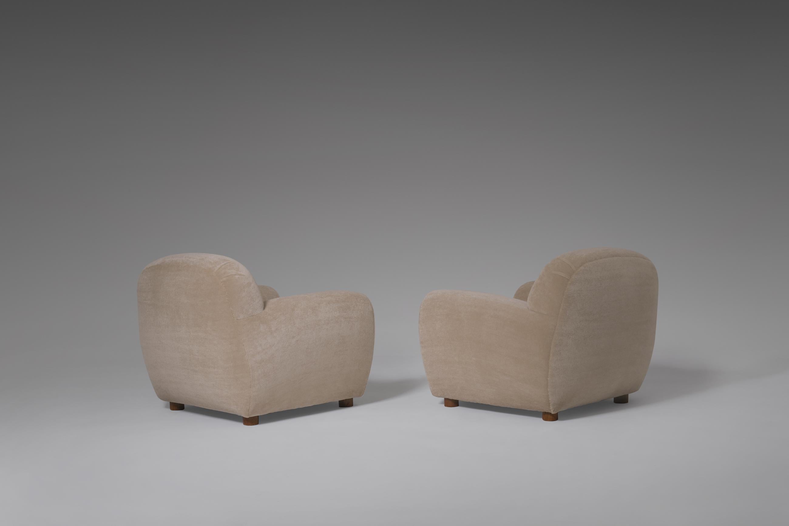 Pair of Curved Lounge Chairs in Oak & Mohair, 1950’s 2