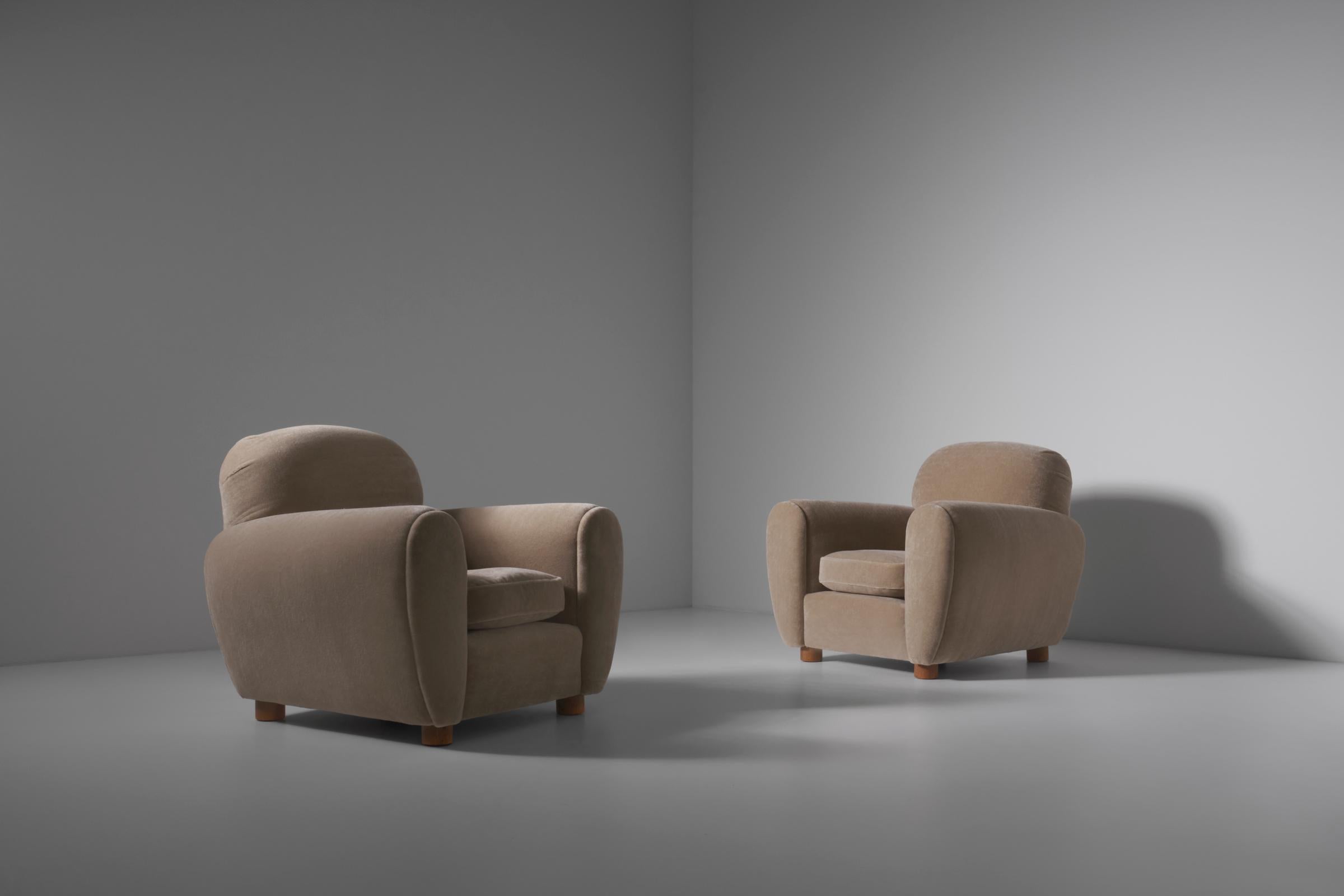 Pair of Curved Lounge Chairs in Oak & Mohair, 1950s 2