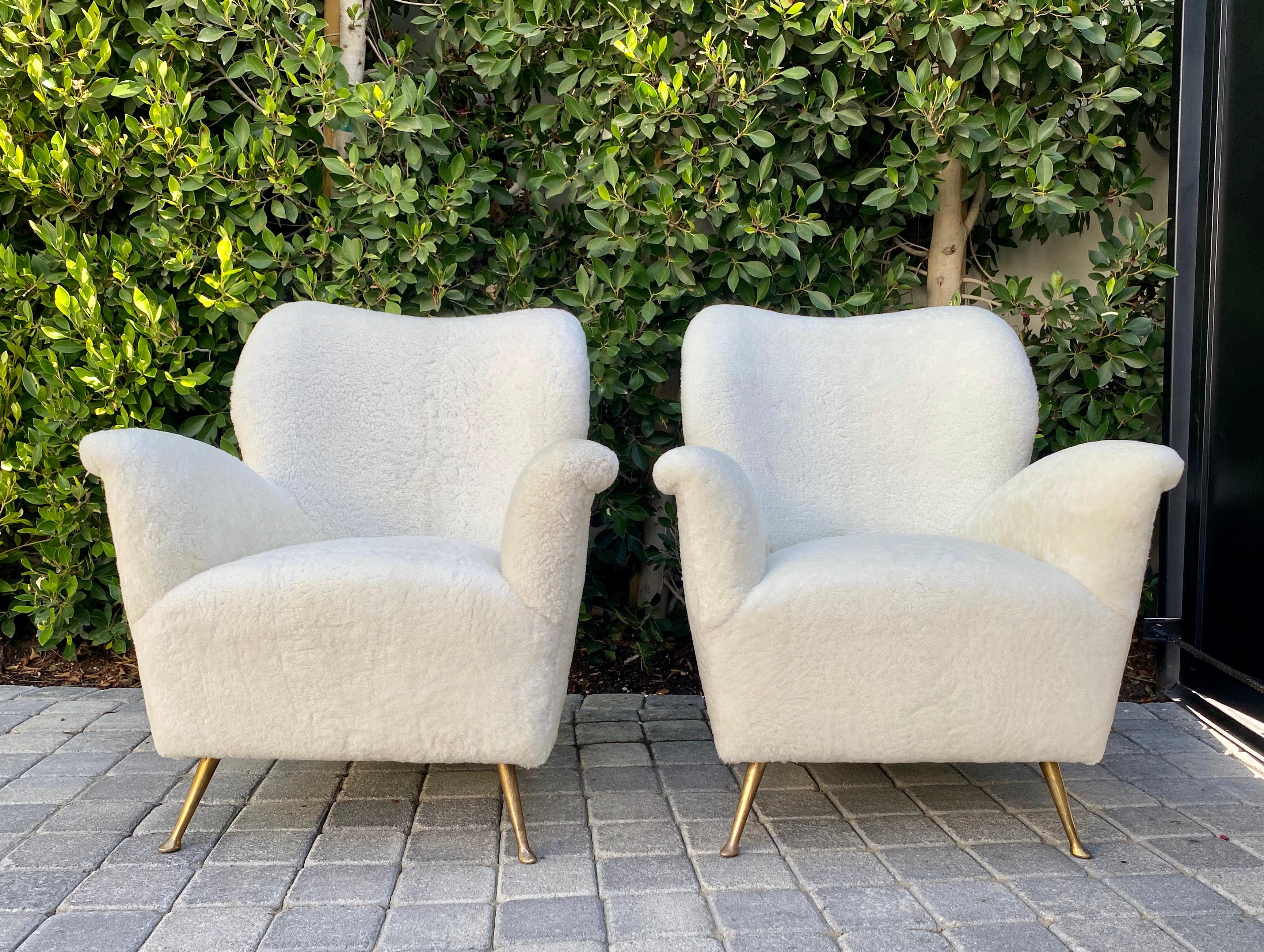 Mid-Century Modern Pair of Curved Midcentury Lounge Chairs in White Curly Shearling