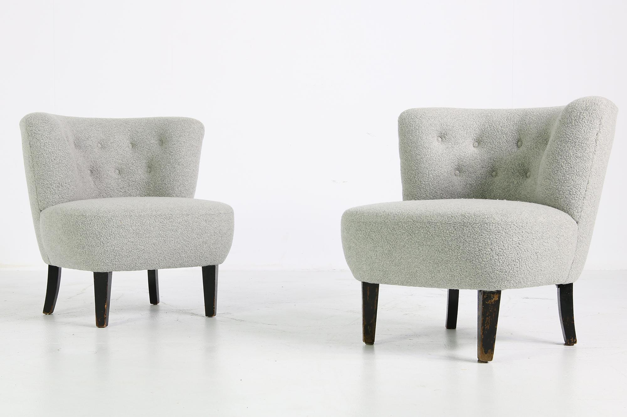 Pair of Curved Mid-Century Lounge Clam Chairs, Sweden 1950s, Boucle Fur, grey im Zustand „Gut“ in Hamminkeln, DE