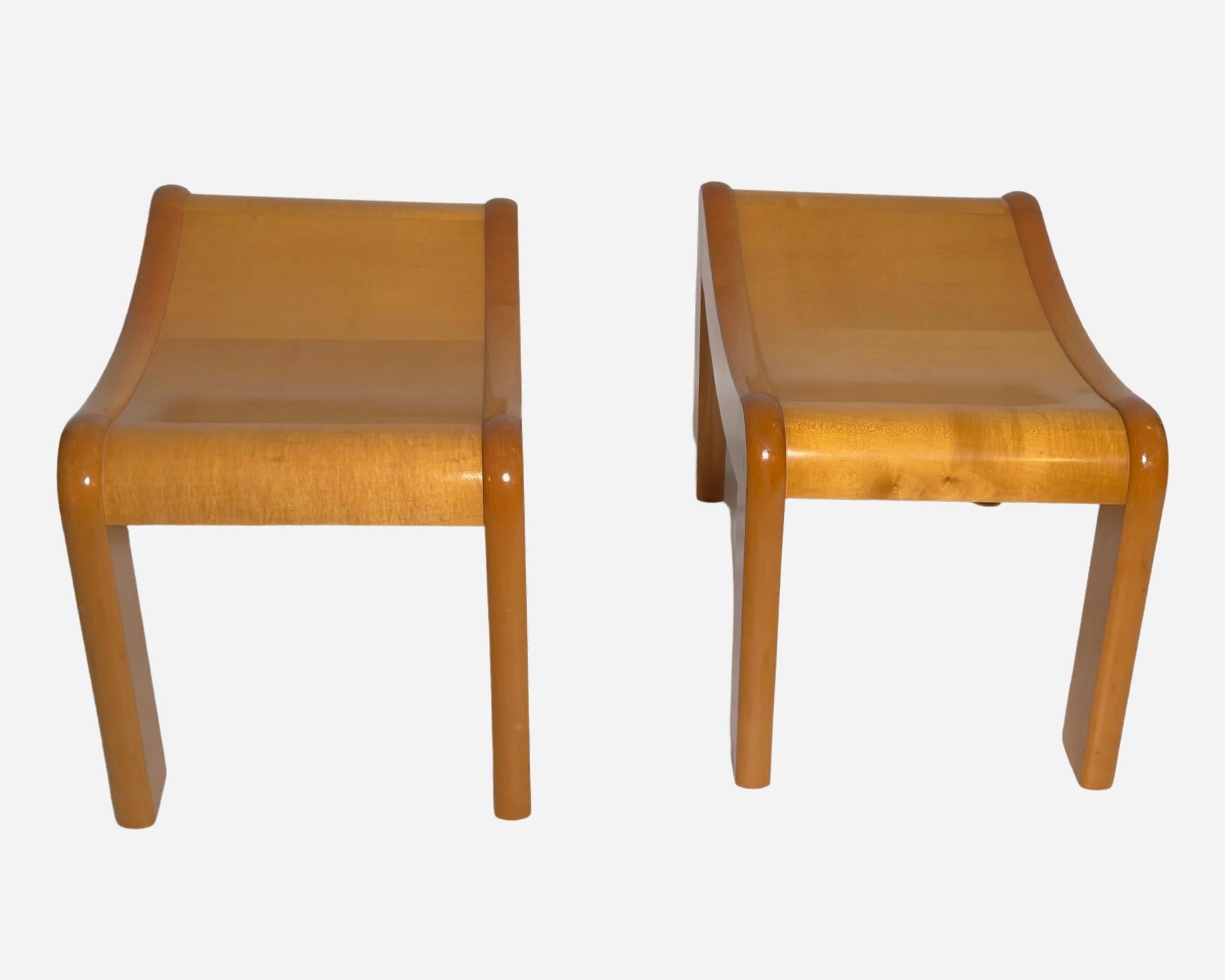 Pair of curved stools in sycamore in the style of P.Chareau, France circa 1990 In Good Condition For Sale In Paris, FR