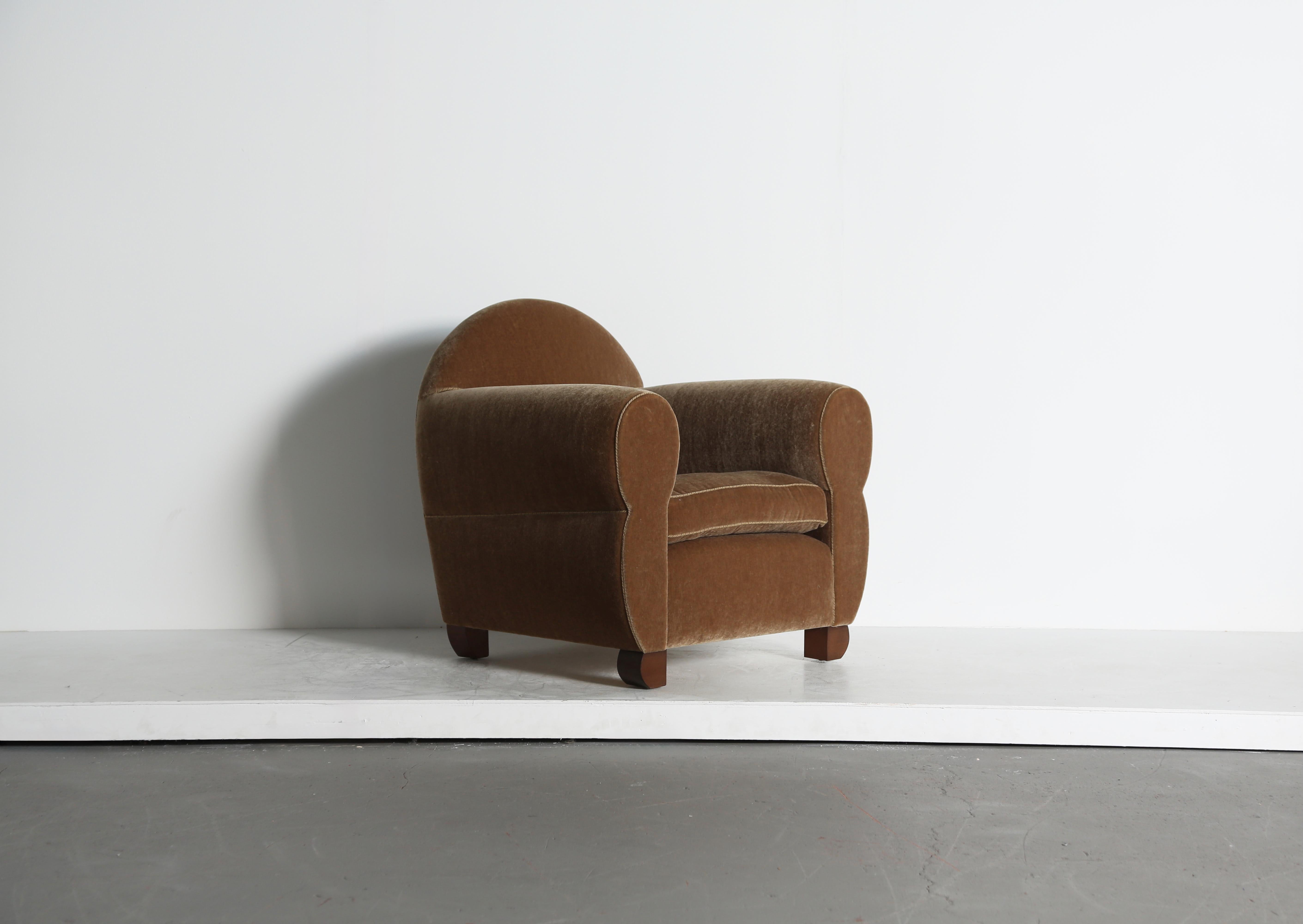 Coppia di poltroncine curvilinee, imbottite in puro mohair in vendita 4