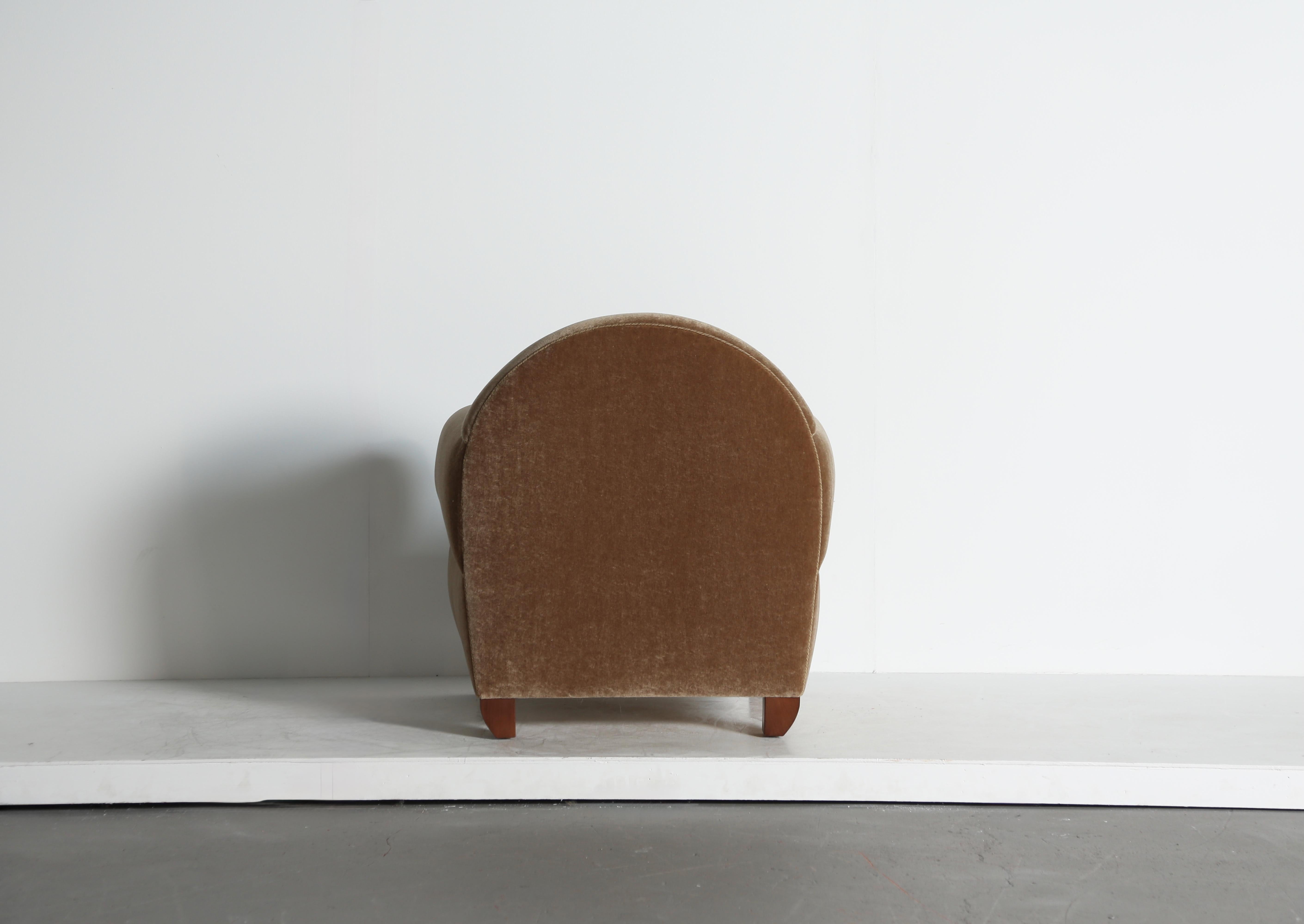Coppia di poltroncine curvilinee, imbottite in puro mohair in vendita 7
