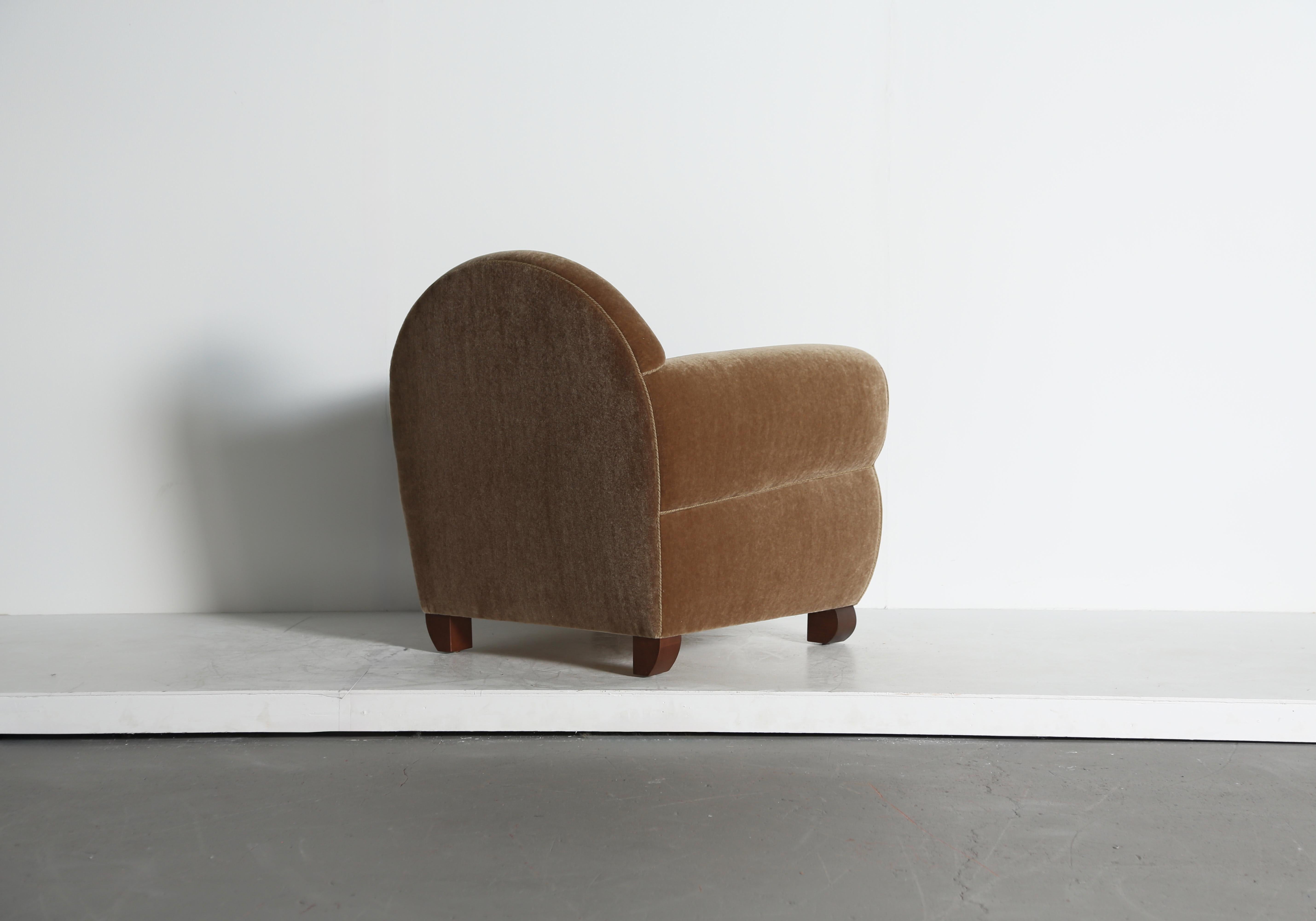 Coppia di poltroncine curvilinee, imbottite in puro mohair in vendita 8