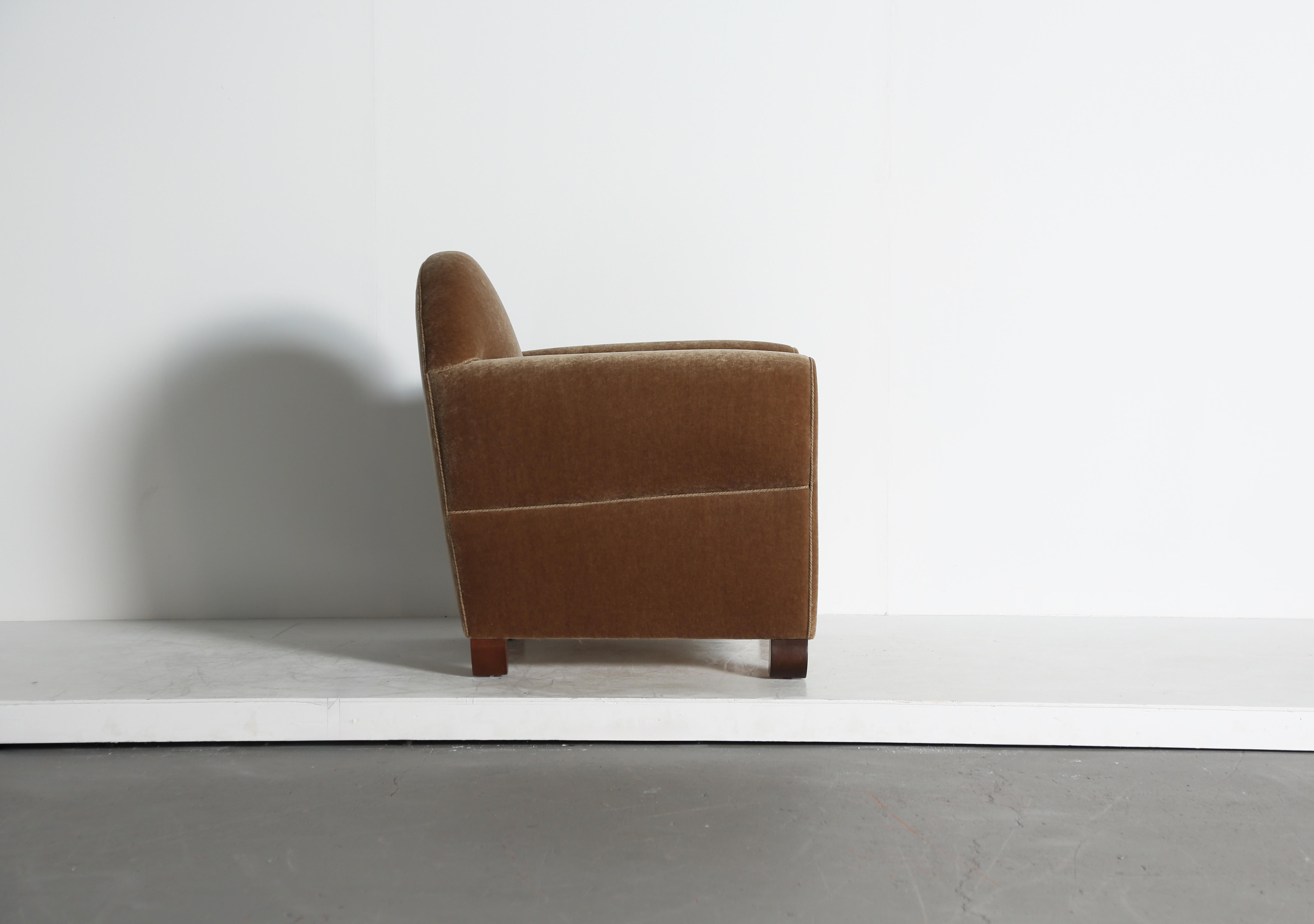 Coppia di poltroncine curvilinee, imbottite in puro mohair in vendita 9