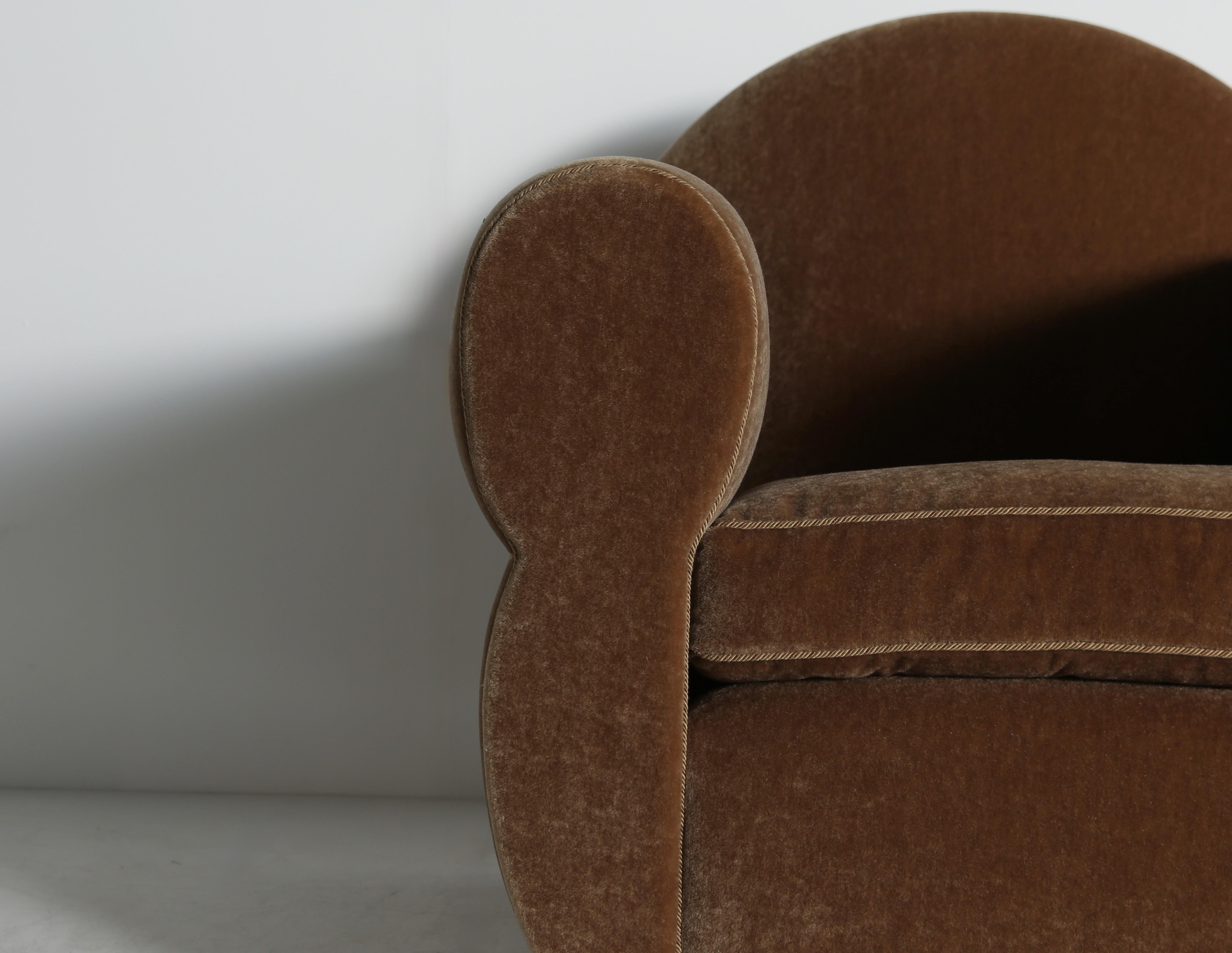 Coppia di poltroncine curvilinee, imbottite in puro mohair in vendita 13