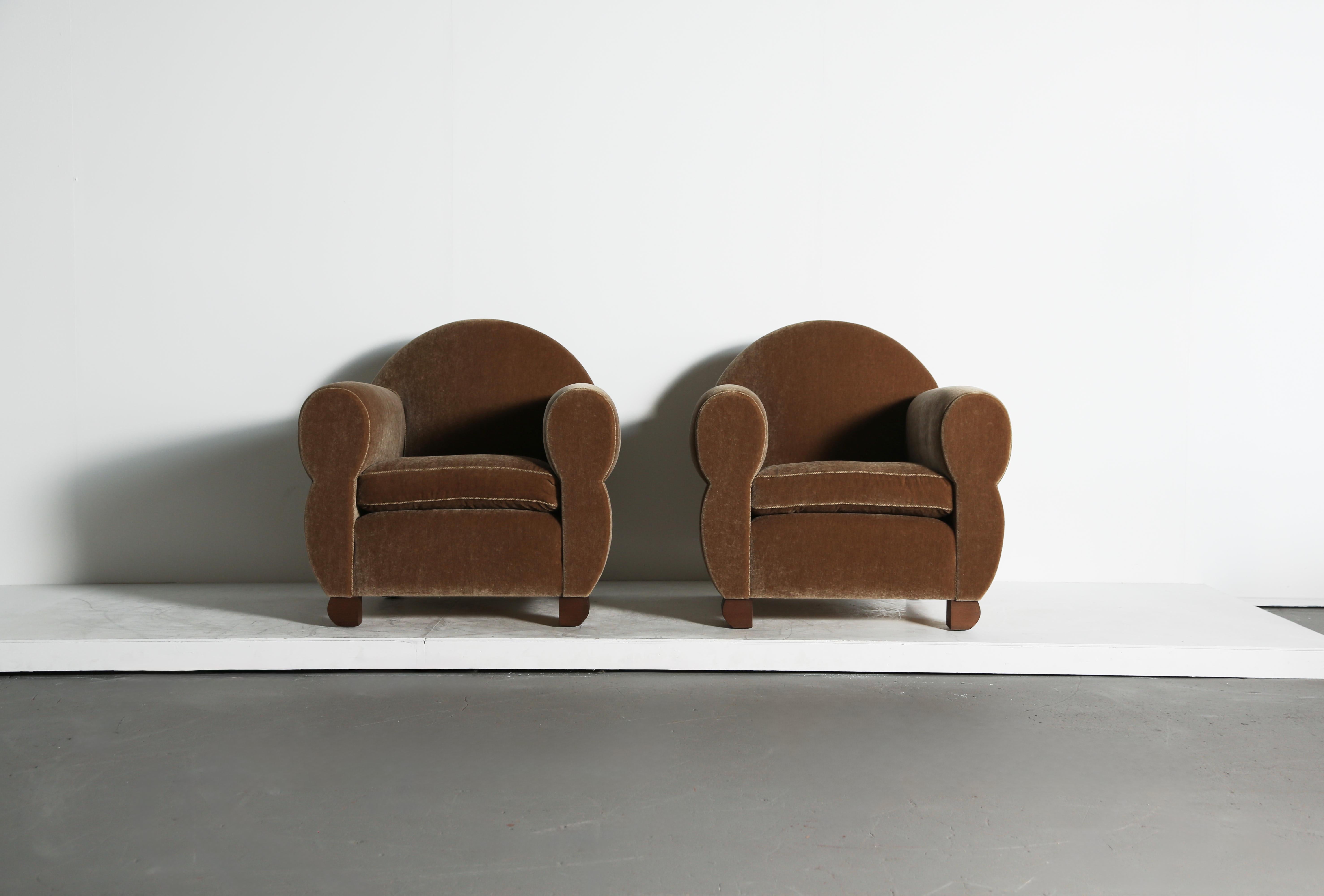 Art Déco Coppia di poltroncine curvilinee, imbottite in puro mohair in vendita