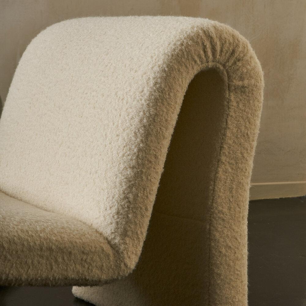 Wool Pair of Curvy Sculptural Lounge Chairs in Ivory Boucle