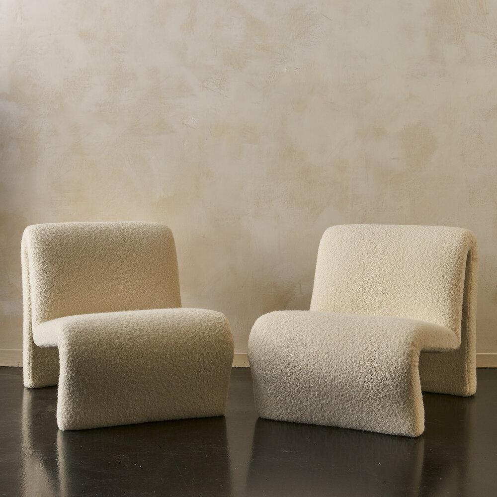 Modern Pair of Curvy Sculptural Lounge Chairs in Ivory Boucle