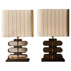 Coppia di lampade da tavolo curve in vetro fumé e ottone