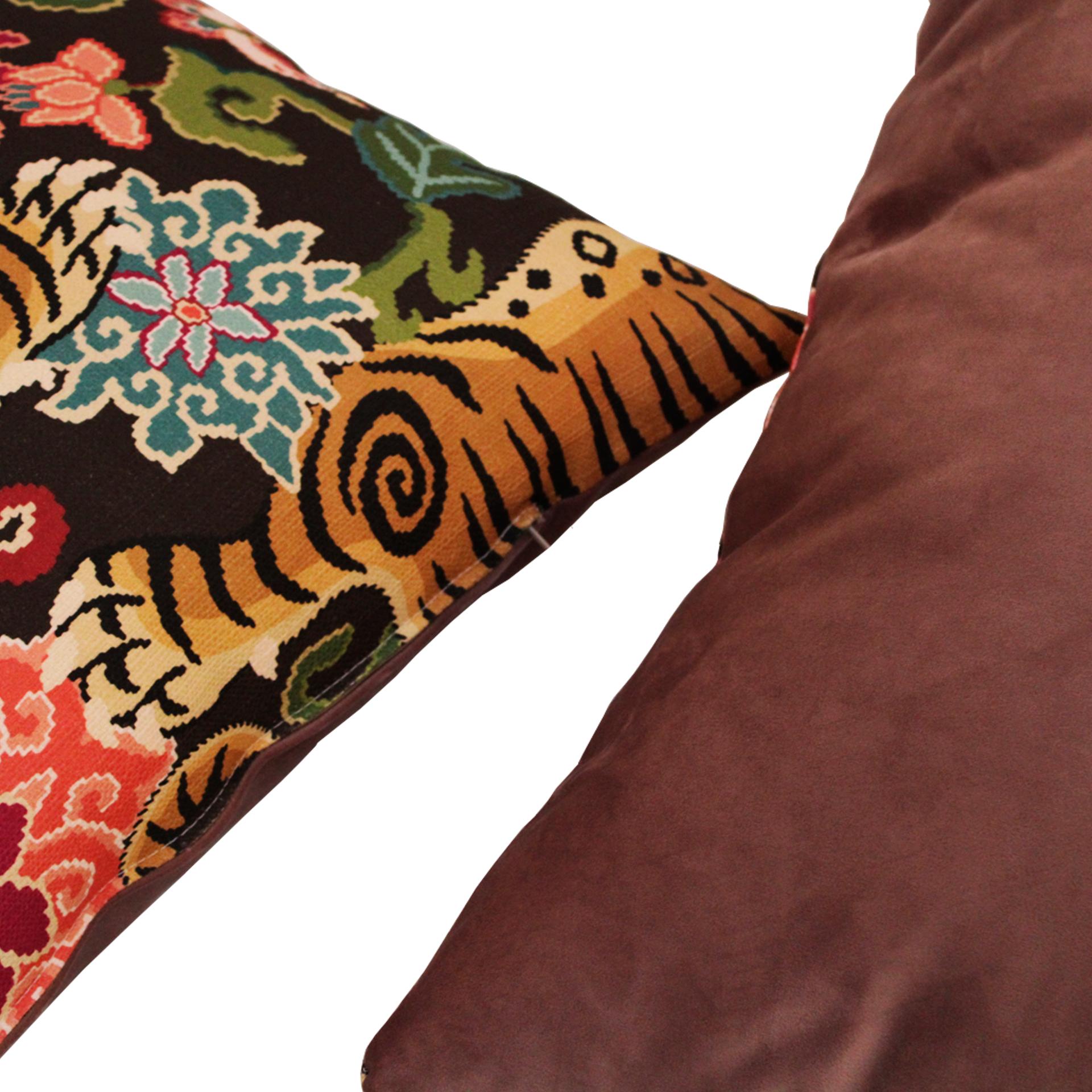 Pair of Cushions With Contemporary Jungle Print & Yellow Velvet and Cotton In Good Condition For Sale In Ibiza, Spain