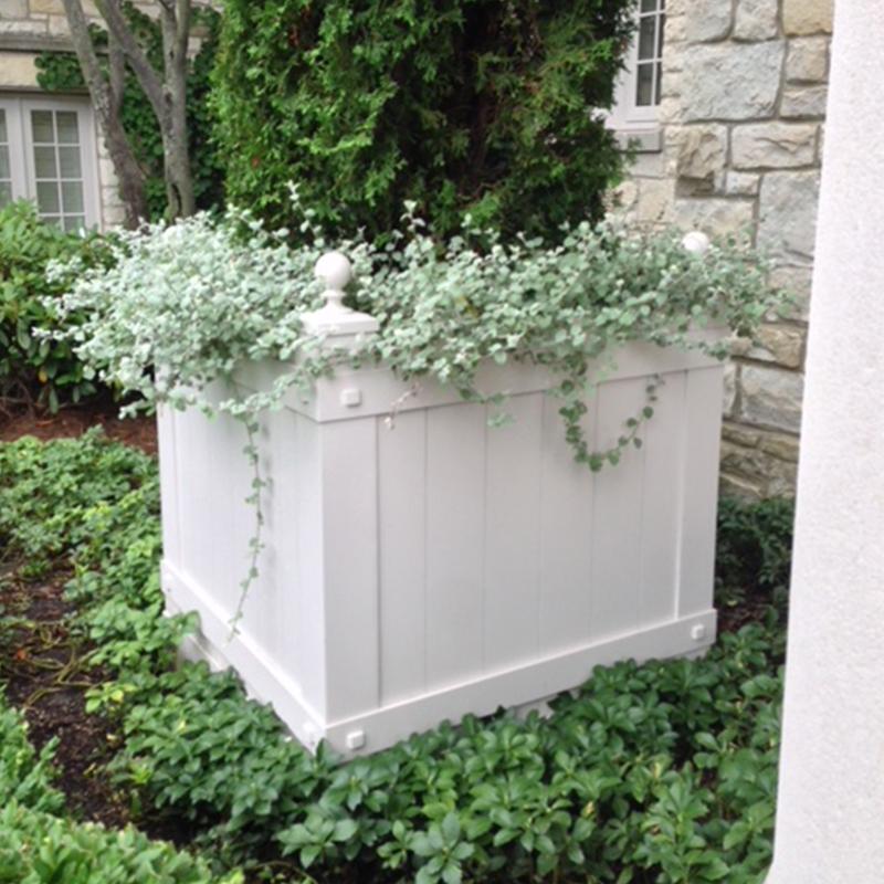 Handmade aluminum planters with a custom powder coat of your choice.
Solid construction.
Planters each feature 4 ball finials.
Measures: 36.5