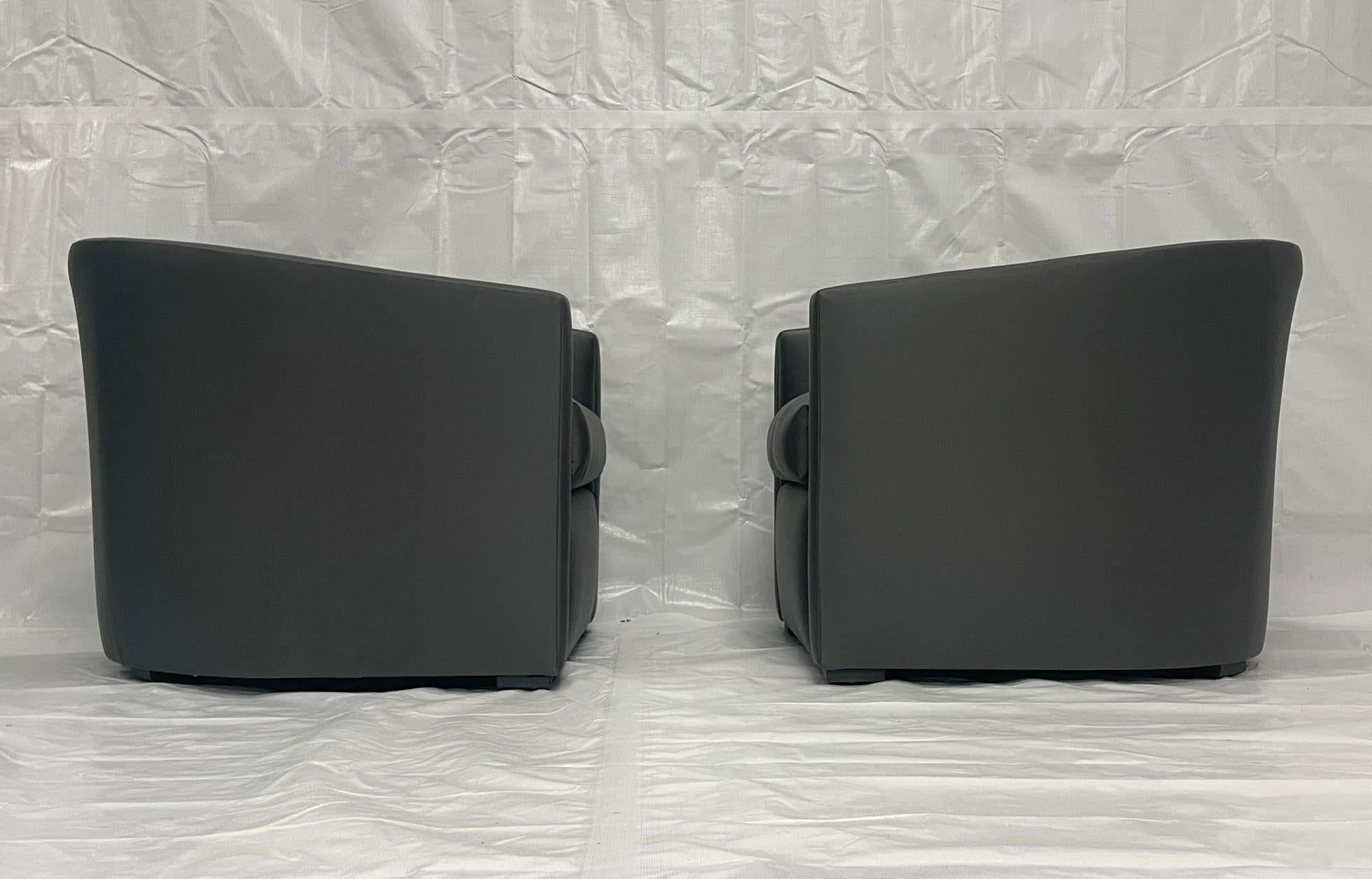 Pair of Custom American Lounge Chairs in Charcoal Gray Fabric In Good Condition For Sale In Los Angeles, CA