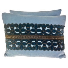Paire de coussins appliqués sur mesure par MLA
