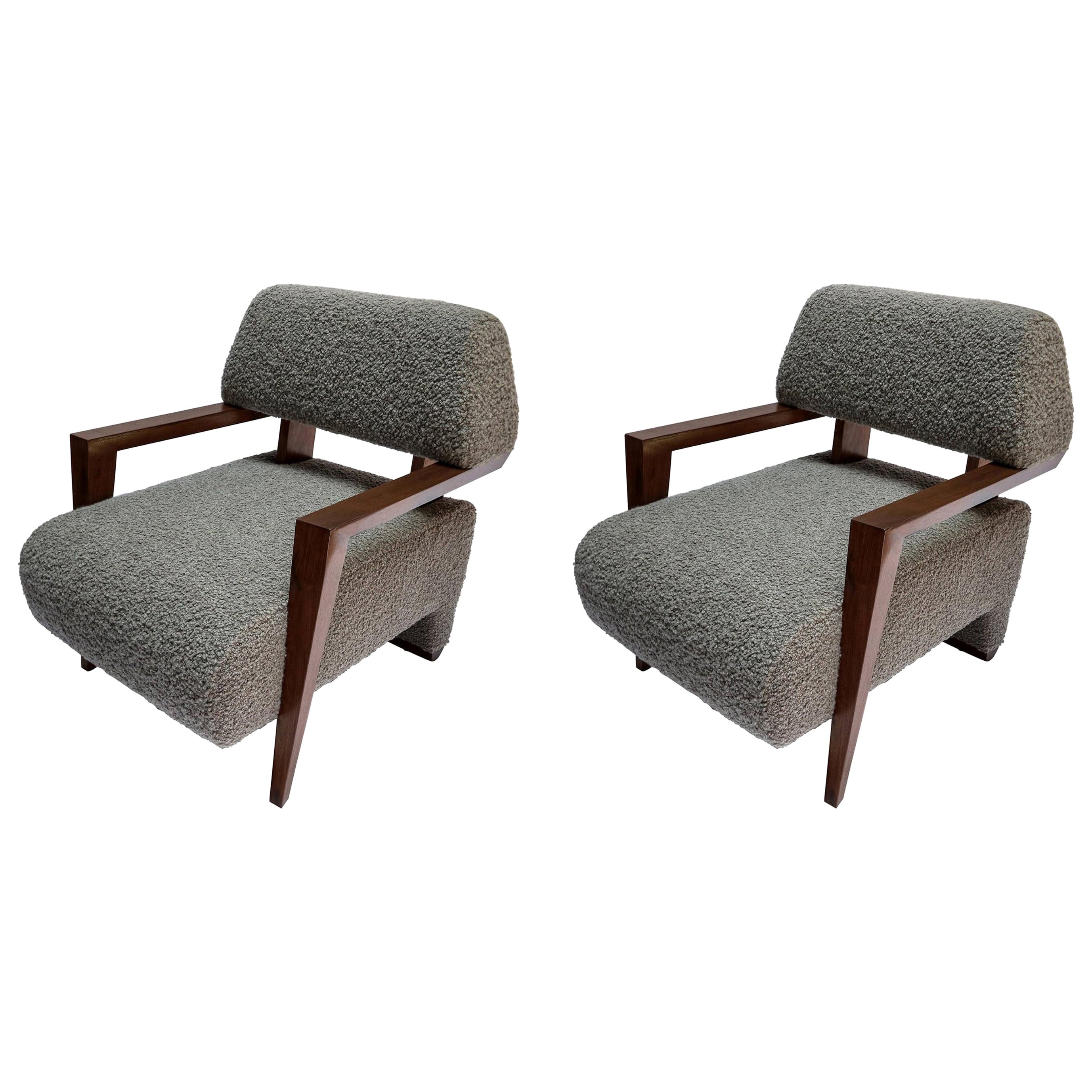 Paire de fauteuils Art Déco sur mesure en noyer de style mi-siècle moderne par Adesso Imports