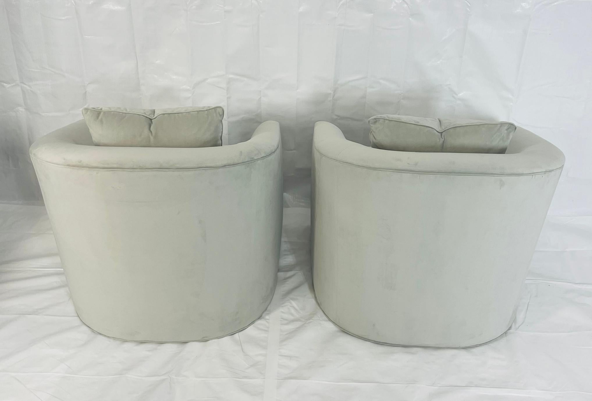 Pair of Custom Barrel Swivel Lounge Chairs by Custom Craft Upholsterers, USA In Good Condition For Sale In Los Angeles, CA