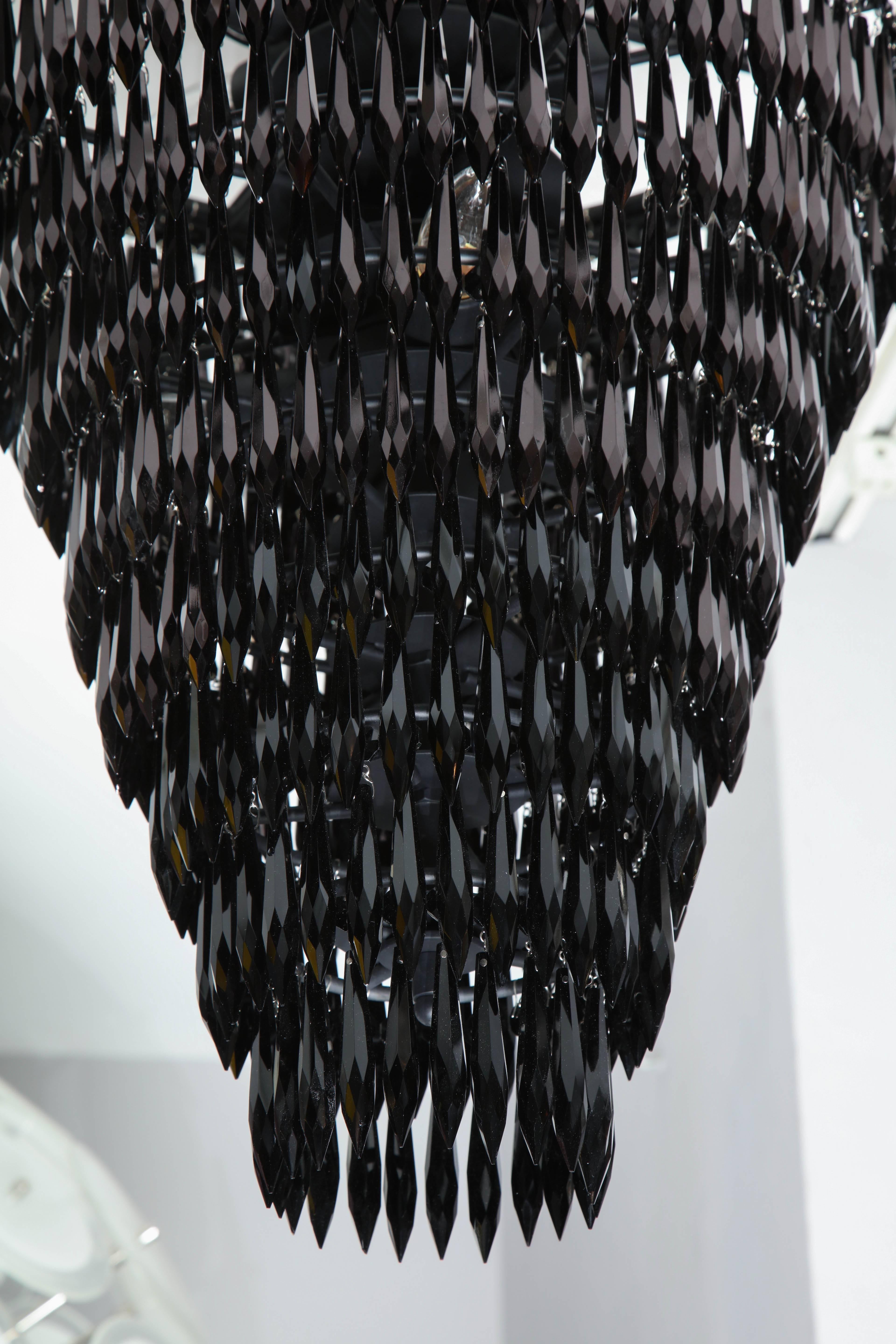 XXIe siècle et contemporain Paire de Pendentifs personnalisés en cristal noir à franges en vente