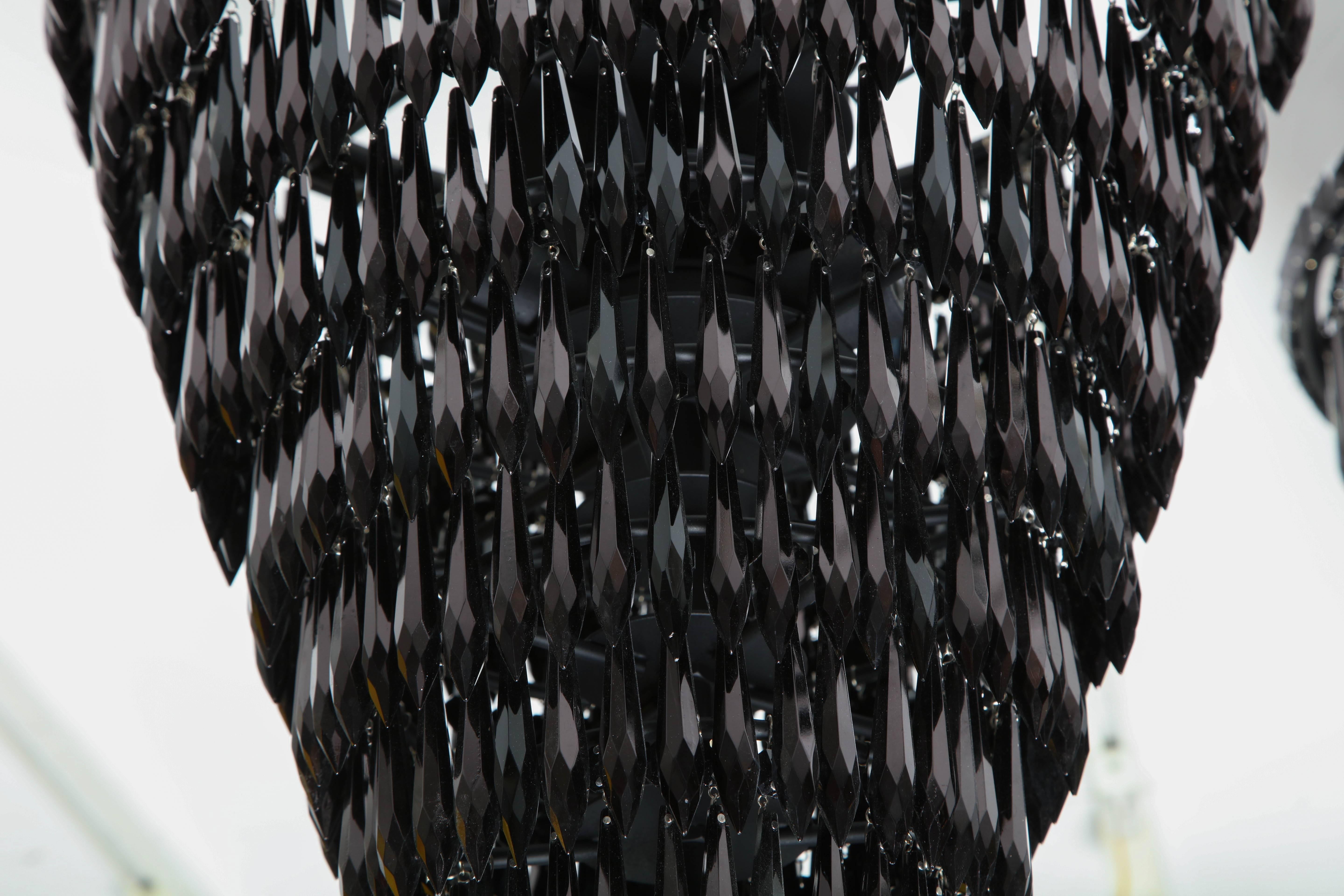 Cristal Paire de Pendentifs personnalisés en cristal noir à franges en vente