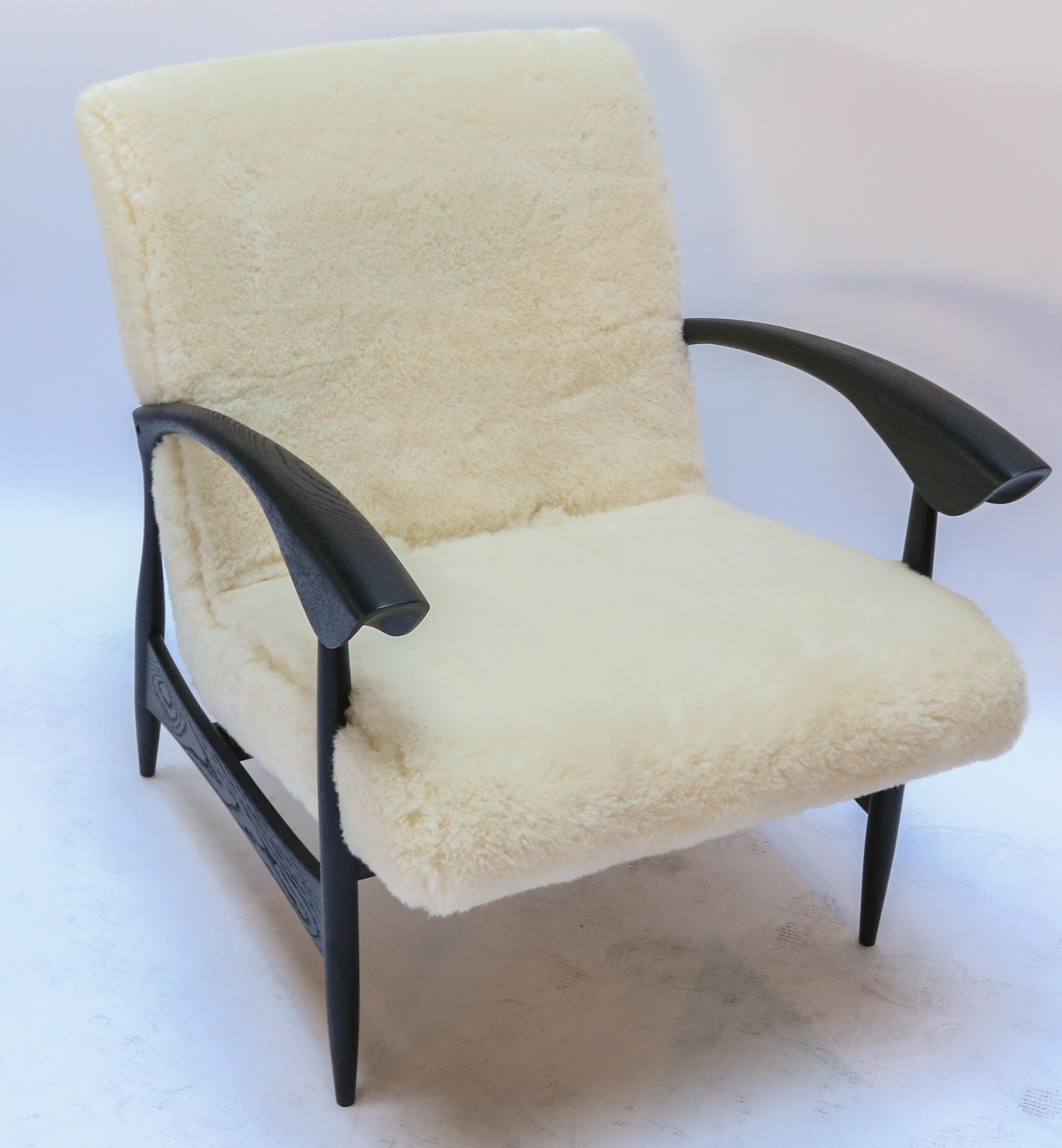 Mid-Century Modern Pair of Custom Black Matte Oak Armchairs in Ivory Wool by Adesso Imports For Sale