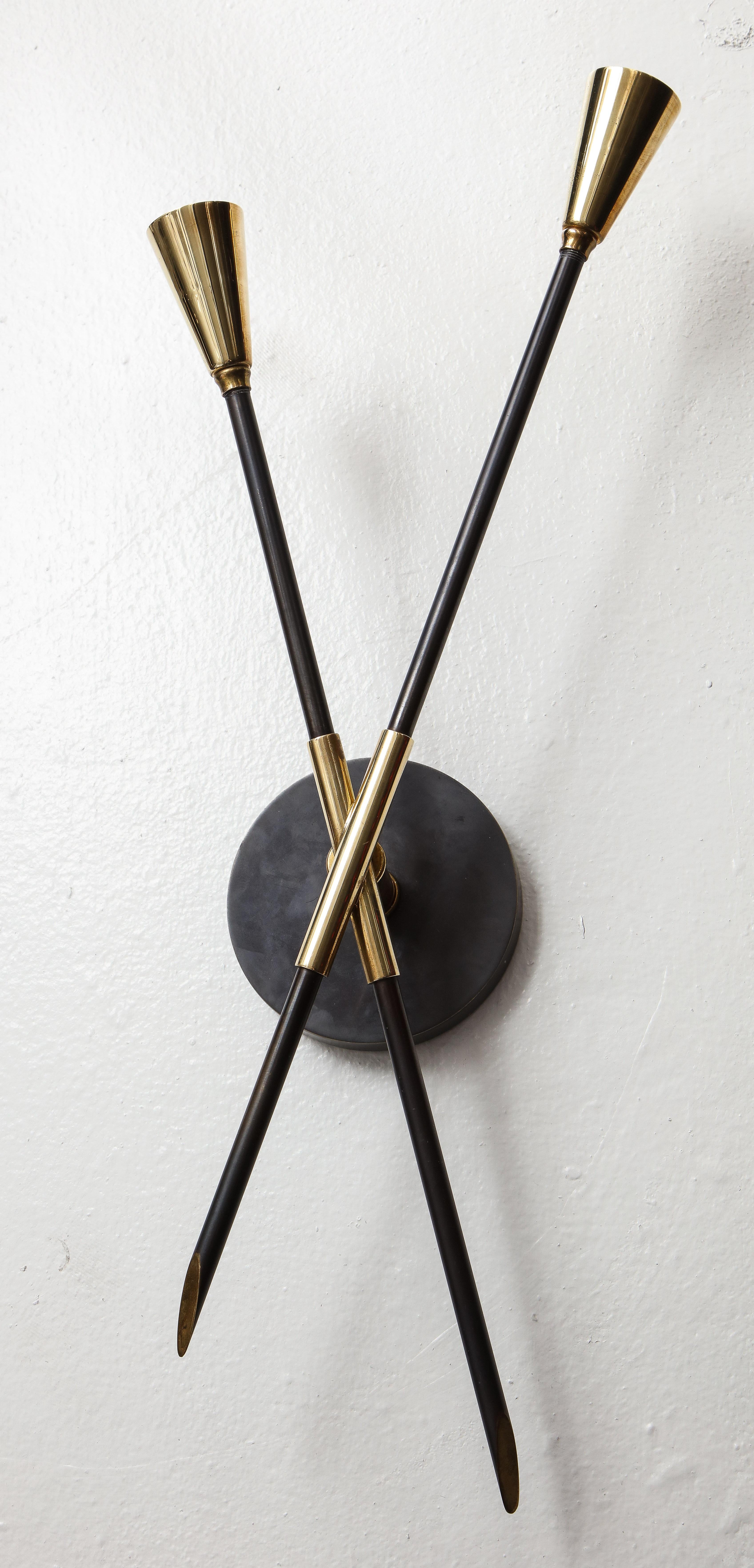 Americano Coppia di applique personalizzate in ottone e bronzo ispirate al design del Midcentury in vendita