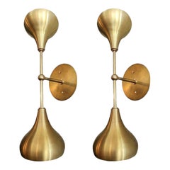 Coppia di lampade a doppia testa in ottone personalizzate in stile Mid-Century di Adesso Imports