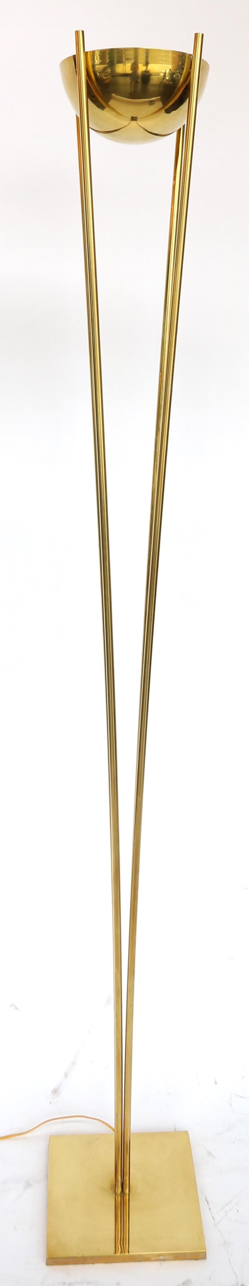 Mid-Century Modern Paire de lampadaires torchères en laiton sur mesure en vente