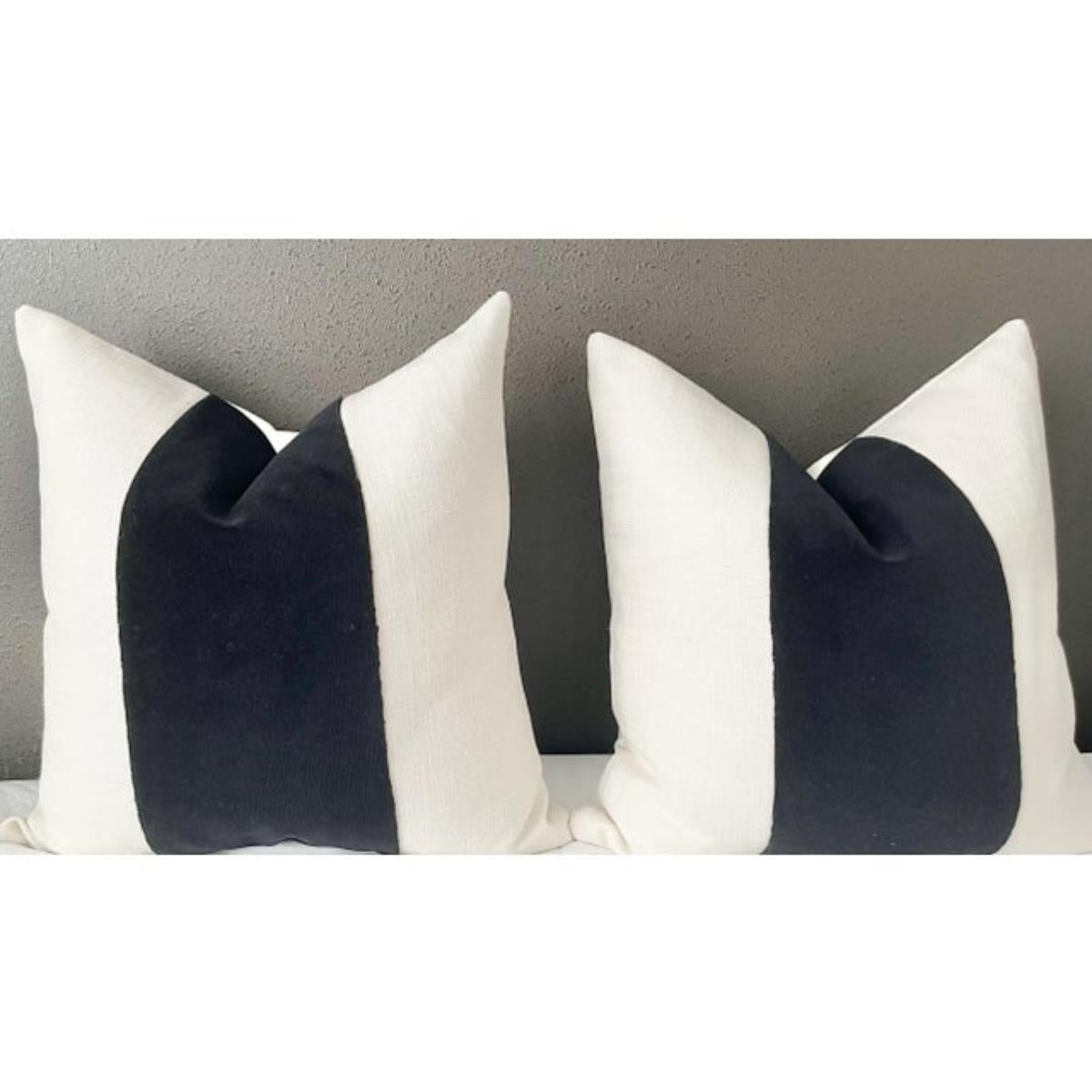 Così sofisticato e sorprendente. I miei maghi del lavoro hanno preso un delizioso lino intrecciato in una tonalità color avena e hanno aggiunto una meravigliosa e profonda striscia di velluto nero al centro. Il rivestimento è dello stesso morbido