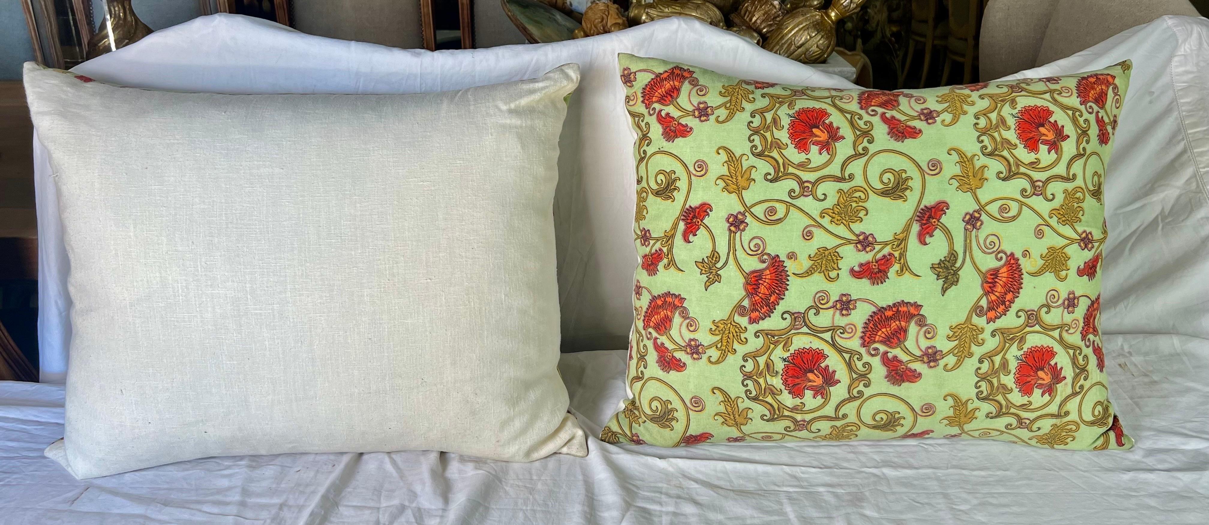 Pair of Custom Cotton Floral Pillows In Good Condition For Sale In Los Angeles, CA