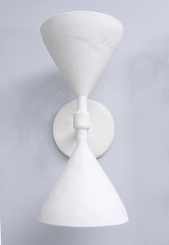 Maßgefertigtes Paar doppelarmiger Gaston-Gips-Wandleuchter