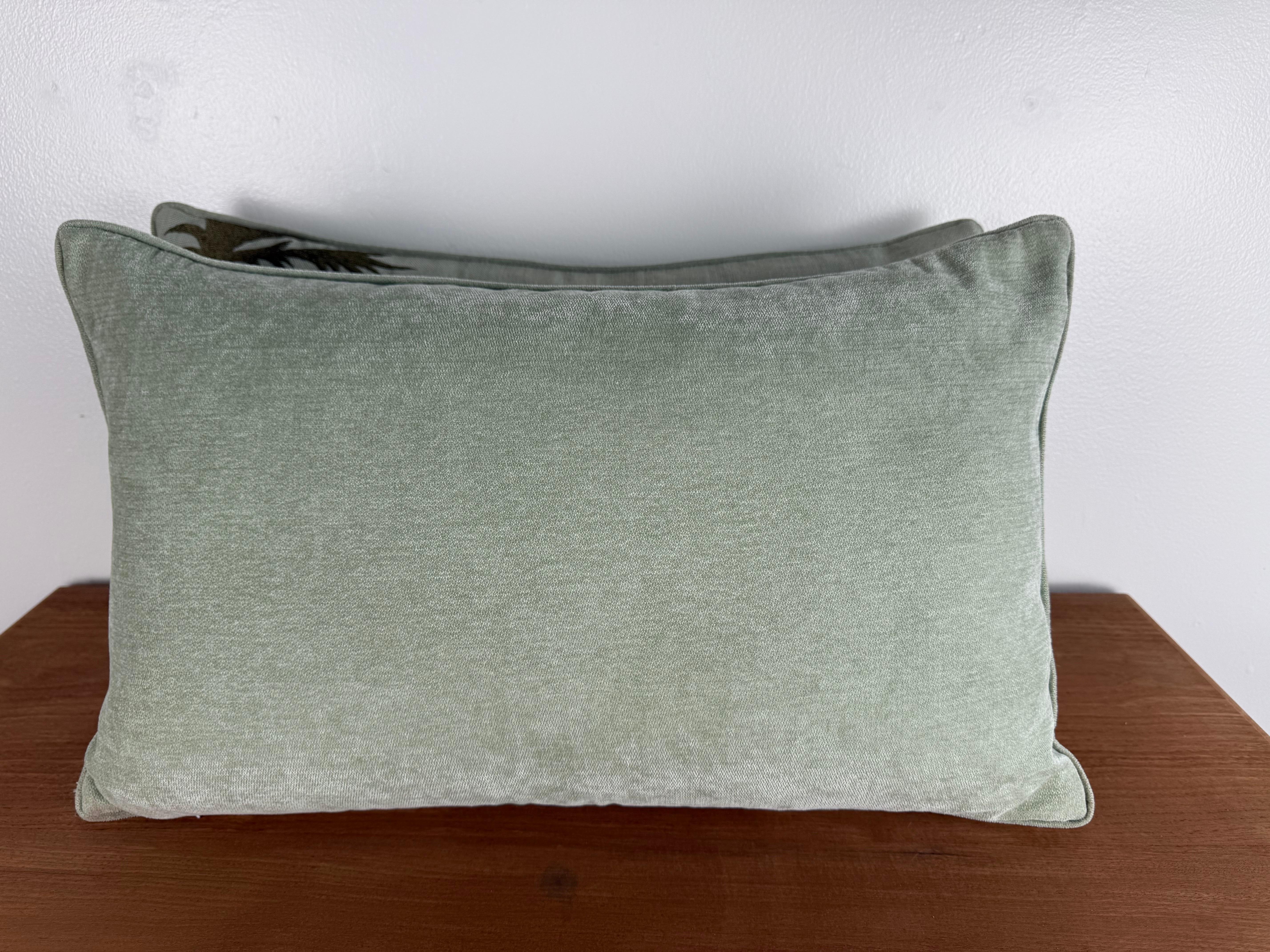 Coppia di cuscini in lino ricamati personalizzati in vendita 2