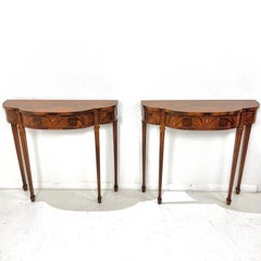 Paire de tables consoles Demi-Lune de style Feder sur mesure