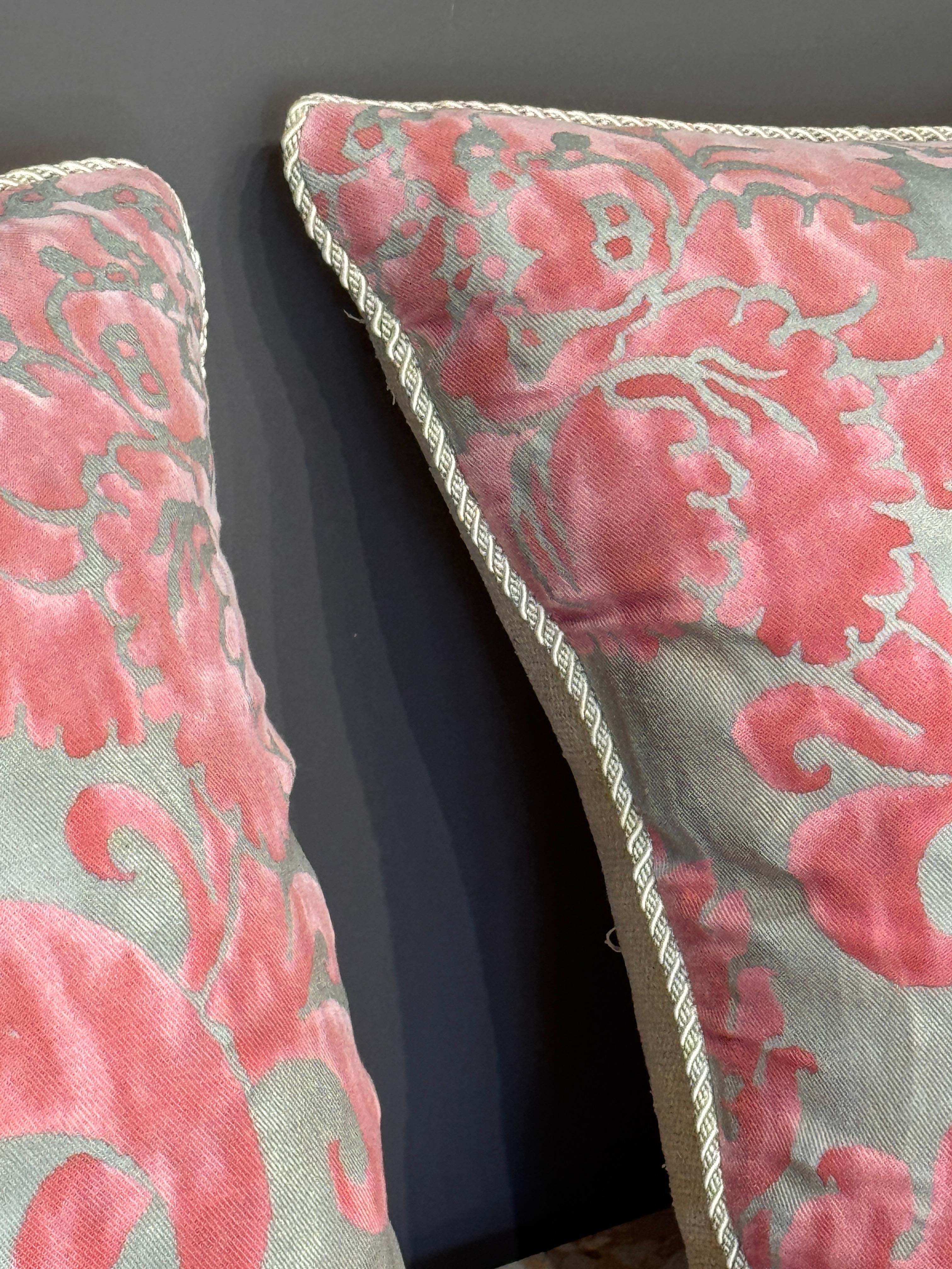 Paire d'oreillers en duvet personnalisés Fortuny en vente 4